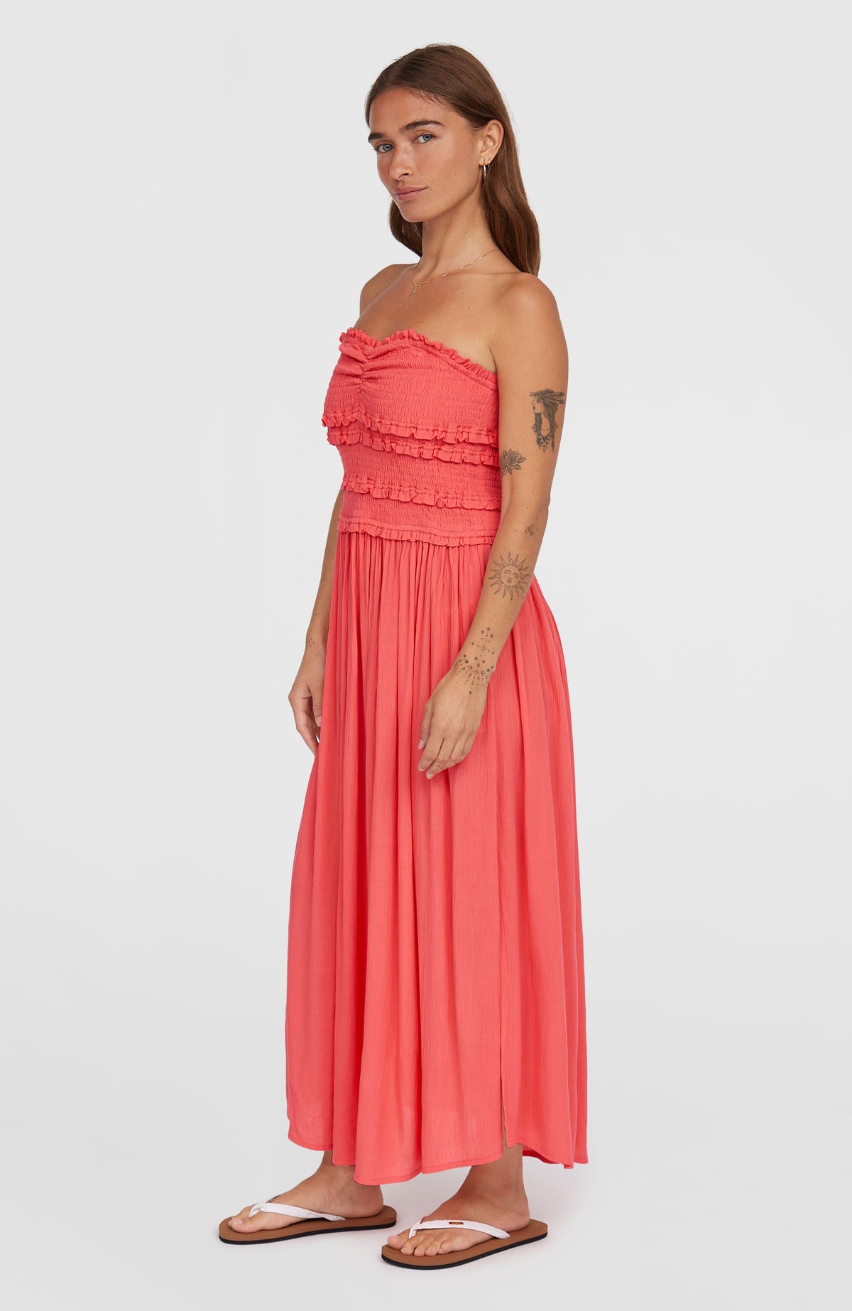 Devyn Midikleid für Damen, pink, Seitenansicht getragen am Model mit langem fließendem Rockteil
