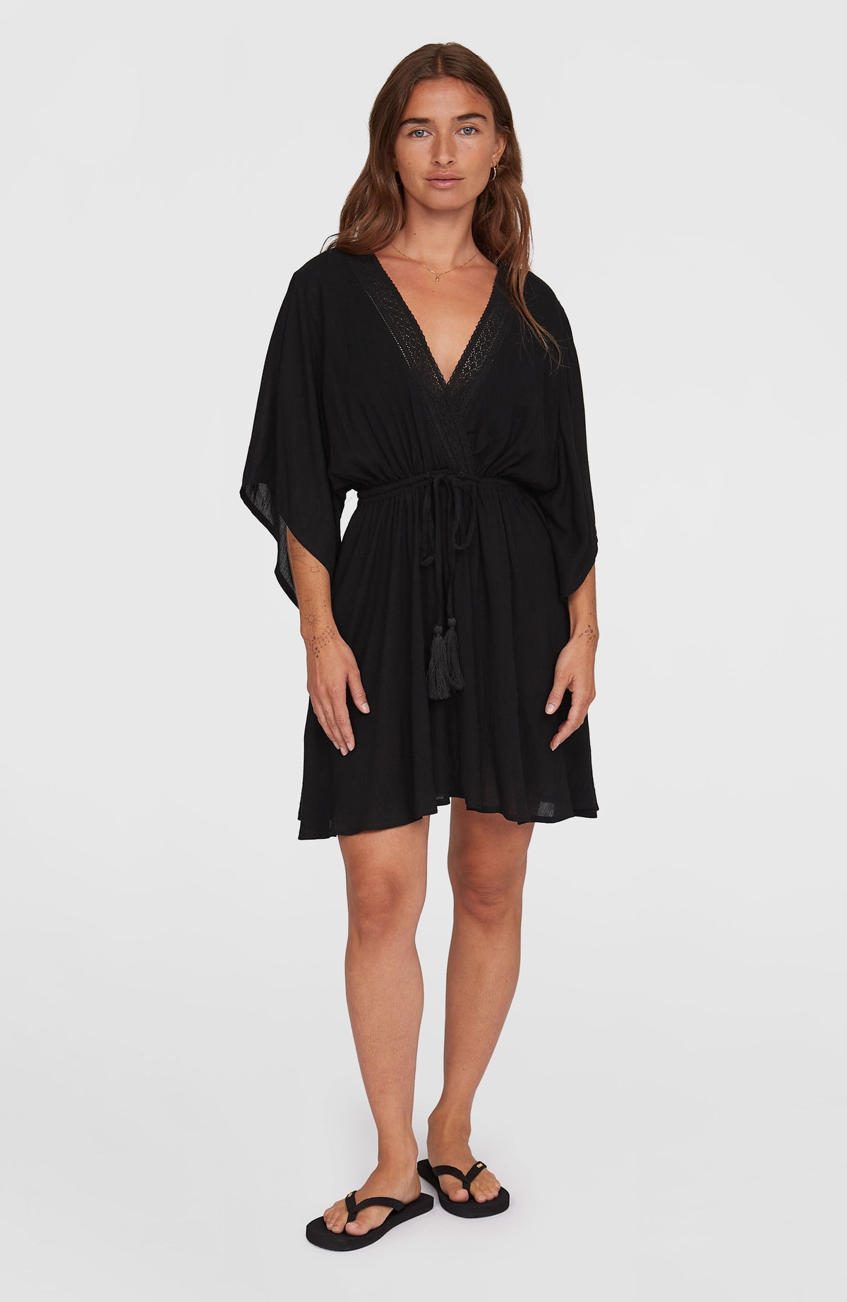 O'Neill Essentials Cover Up Kleid für Damen, schwarz, Vorderansicht, getragen am Model
