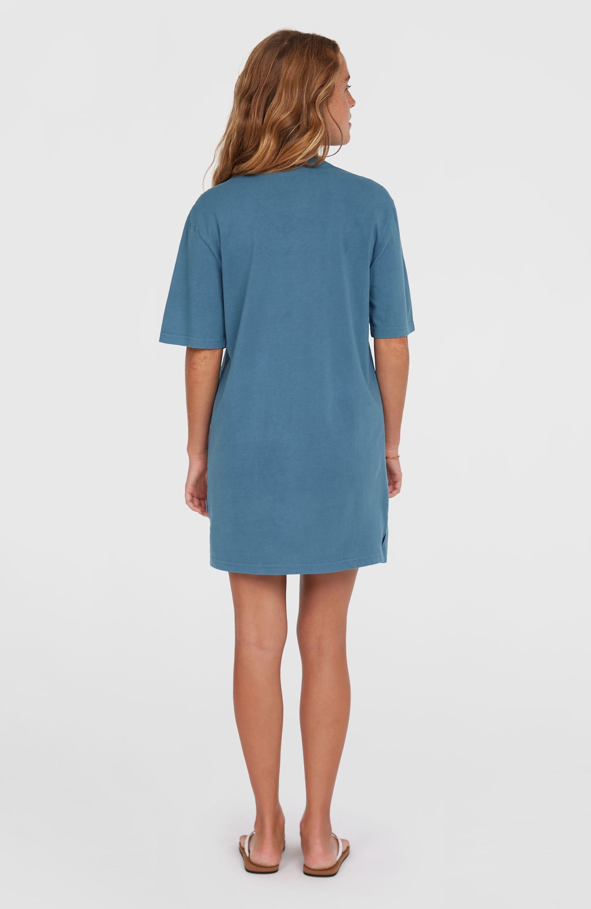 Beach Vintage T-Shirt-Kleid für Damen, blau, unifarbene Rückansicht am Model