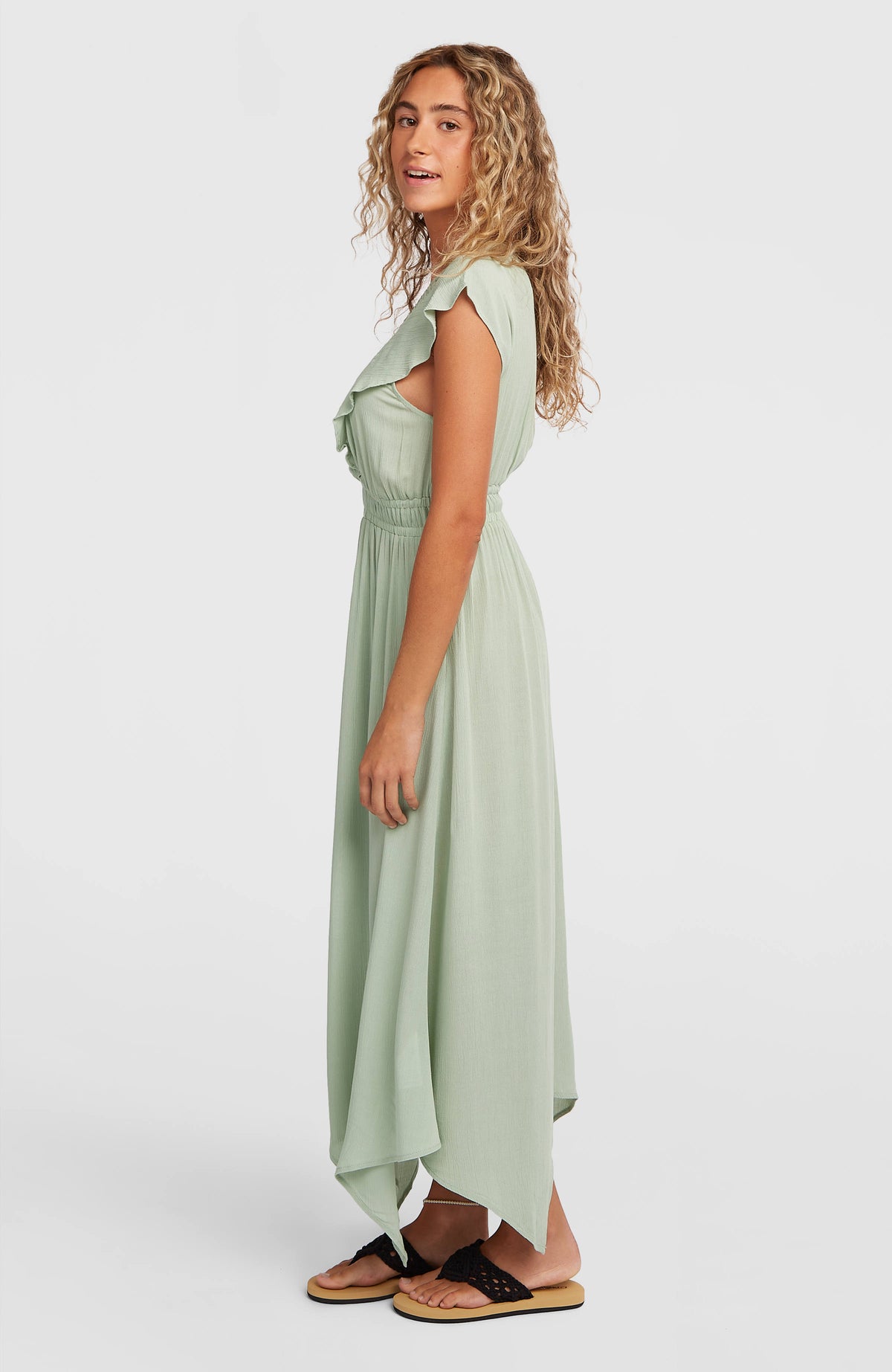 Must-Have Midikleid für Damen, grün, getragen am Model in voller Länge, Seitenansicht