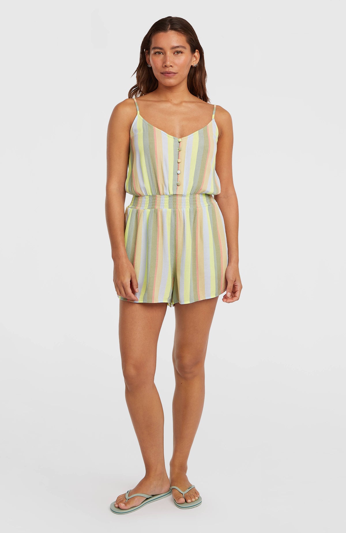 O'Neill Romper mit Knöpfen und schmalen Trägern für Damen, gelb mit Streifenmuster in Blau und Rosa, Vorderansicht
