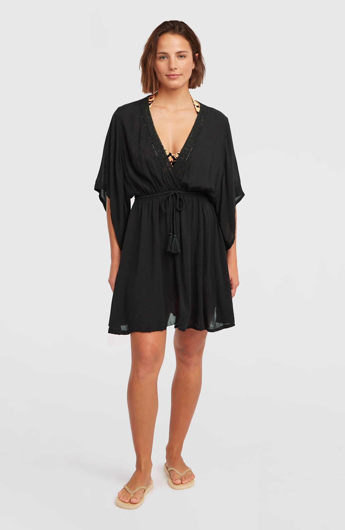 O'Neill Essentials Tokeena Cover Up Kleid für Damen in Schwarz, Vorderansicht, getragen am Model