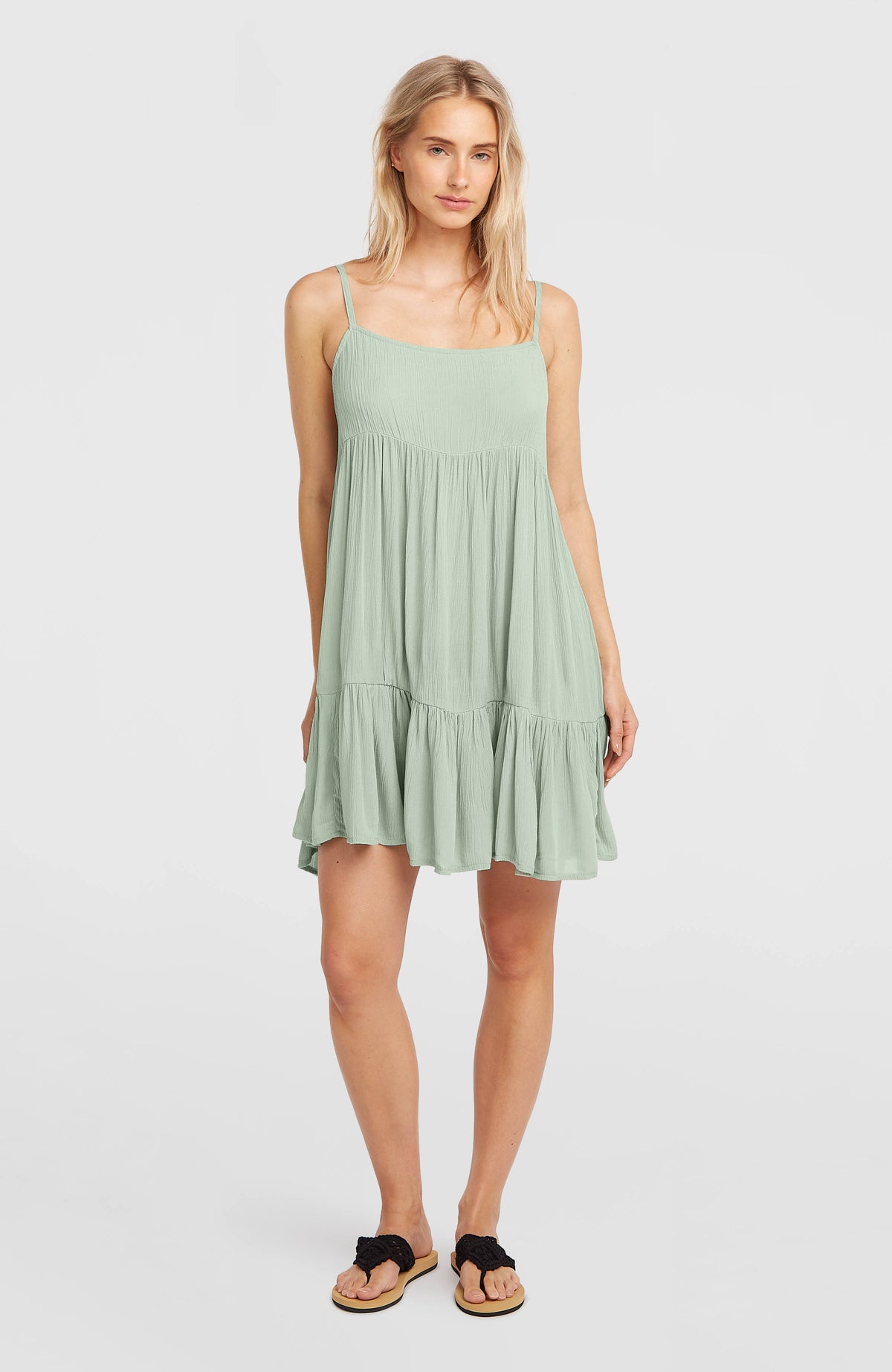 O'Neill Rilee Kurzkleid für Damen, grün, Vorderansicht getragen am Model mit Spaghettiträgern