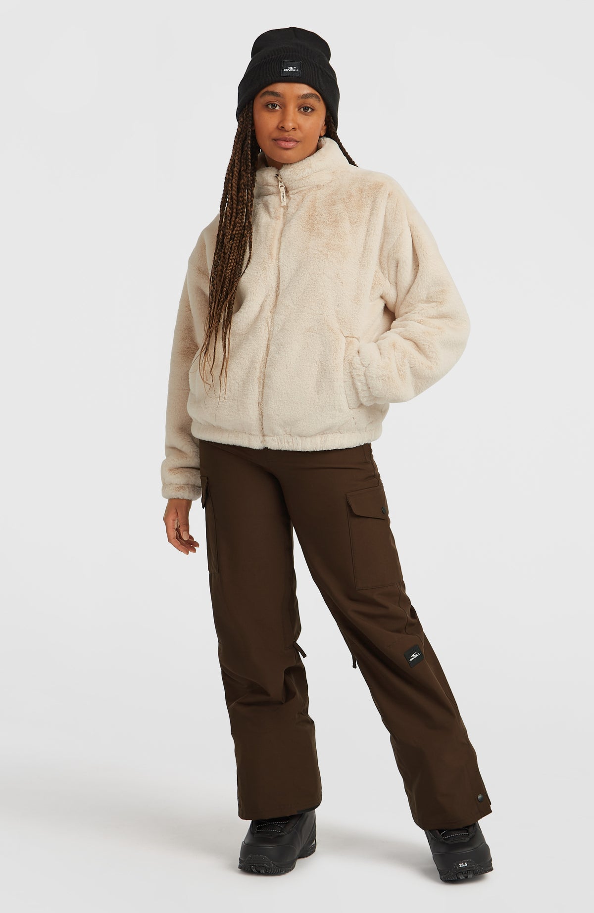 FWC'Cruz Faux Fur Fleecejacke für Damen, beige, Ganzkörperansicht am Model
