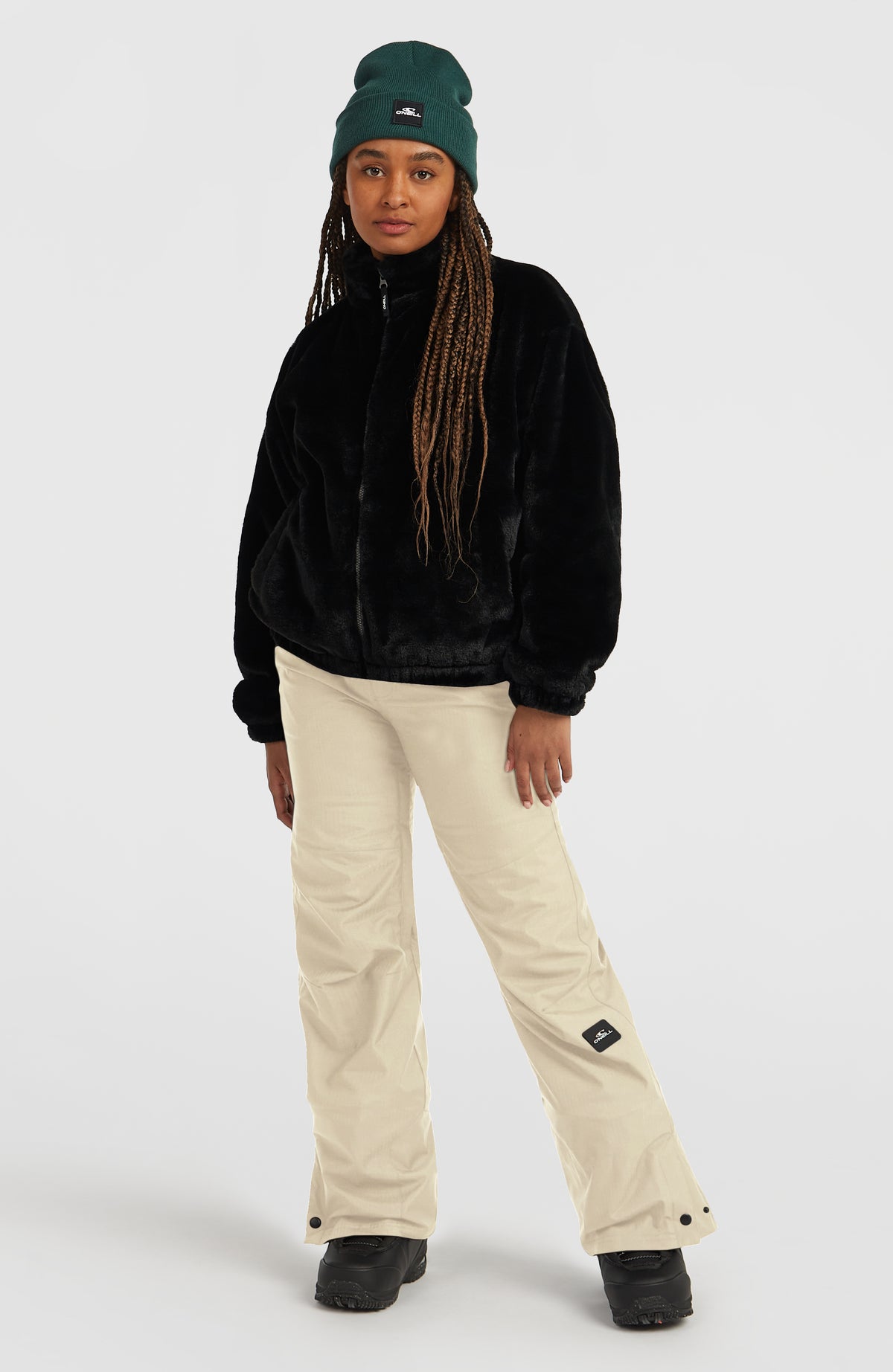 FWC'Cruz Faux Fur Fleecejacke für Damen, schwarz, frontale Ganzkörperansicht am Model
