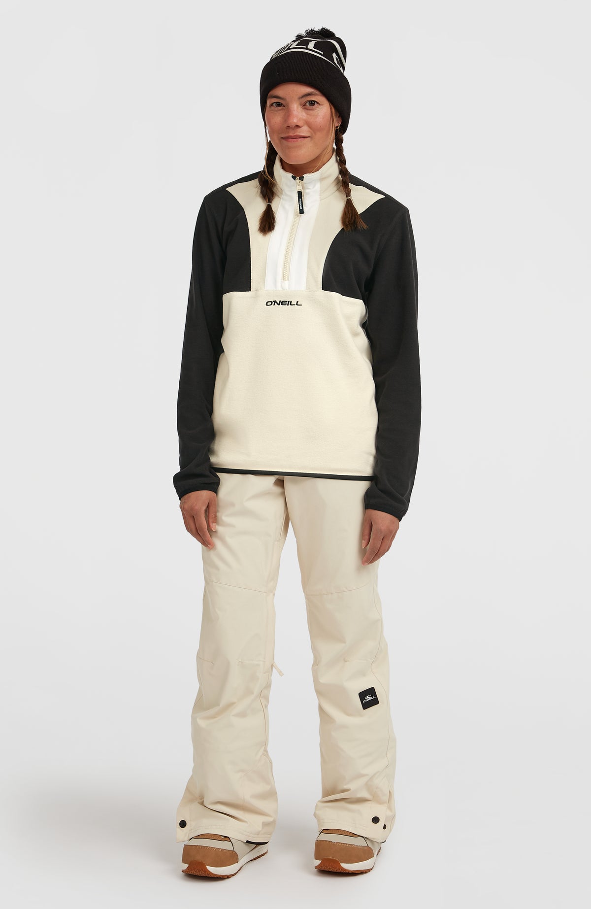 FWC'Cruz Triple Fleecepullover für Damen, schwarz, Ganzkörperansicht von vorne am Model