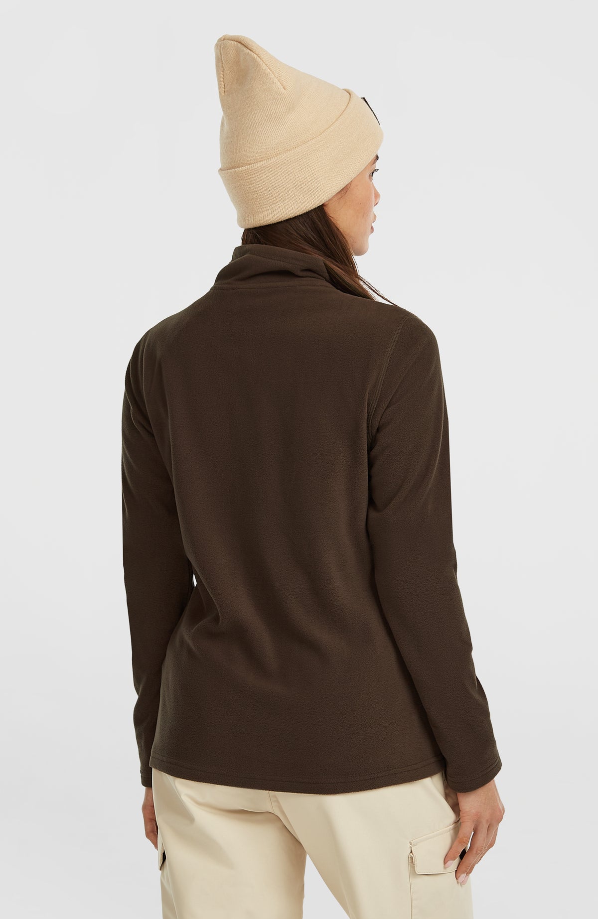 Braune FWC'Cruz Jack's Fleecejacke für Damen, getragen am Model, Rückansicht