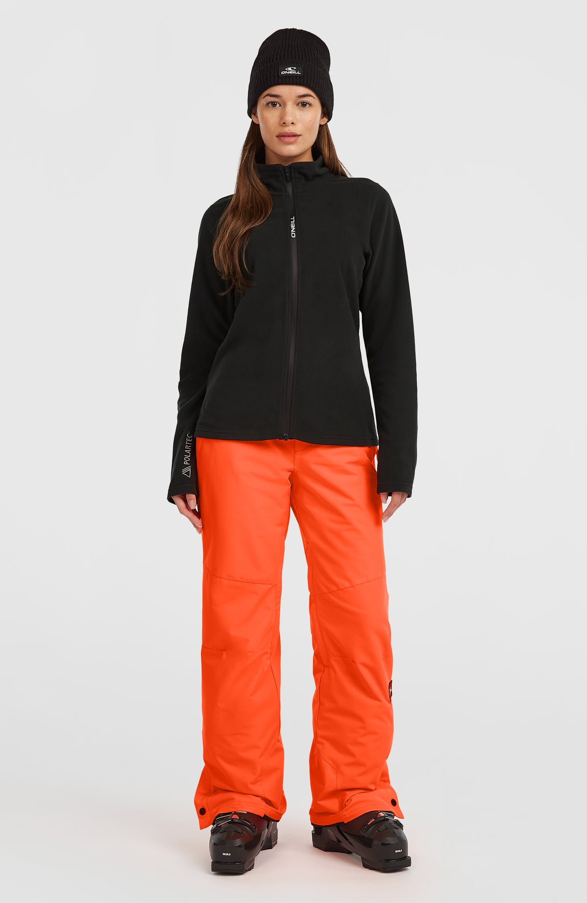 FWC'Cruz Jack's Fleecejacke für Damen in Schwarz, Ganzkörperansicht am Model mit Skihose