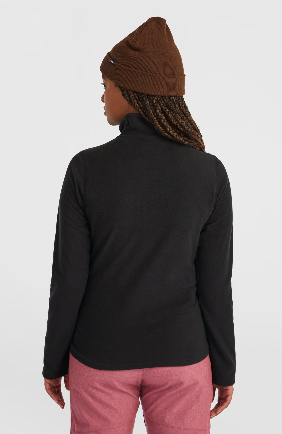 Schwarzer FWC'Cruz Jack's Fleecepullover für Damen, Ansicht der Rückenpartie mit Stehkragen am Model