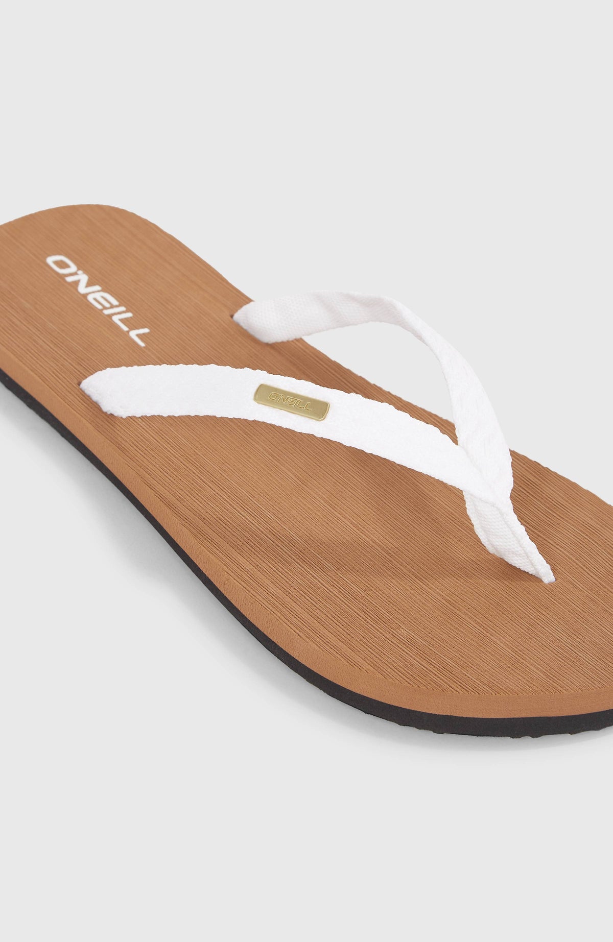 Ditsy Jacquard Sandalen für Damen, weiß, Nahaufnahme von Riemen mit kleiner Logo-Plakette