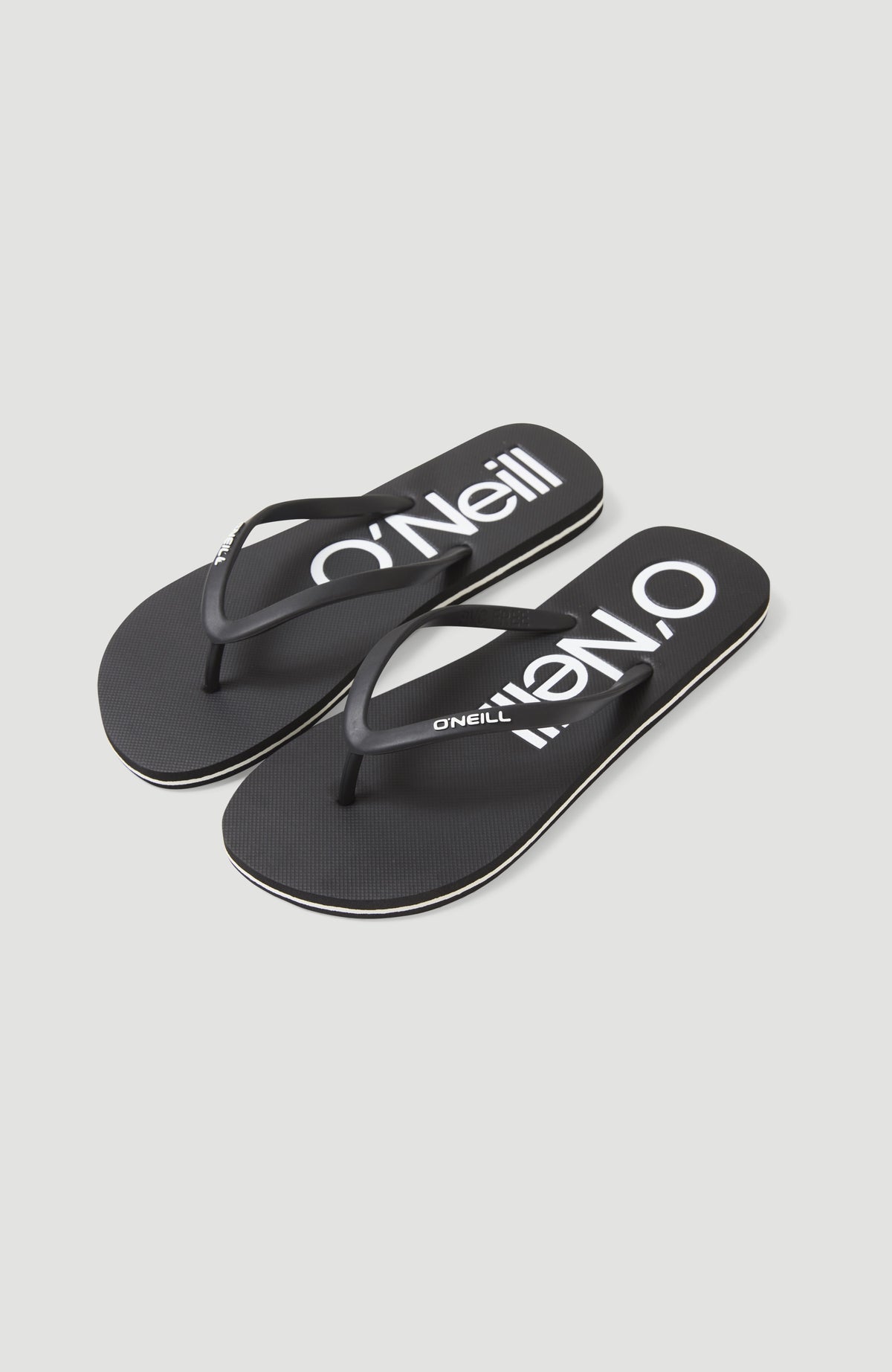O'Neill Profile Logo Sandalen für Damen, schwarz mit Logo-Print in Weiß, freigestellt von schräg oben als Paar