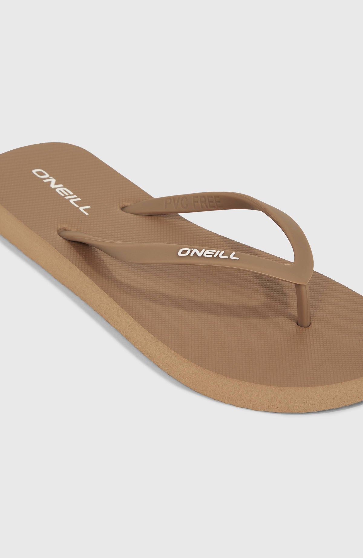 Nahaufnahme der braunen Profile Small Logo Sandalen für Damen, Riemen mit Logo-Schriftzug