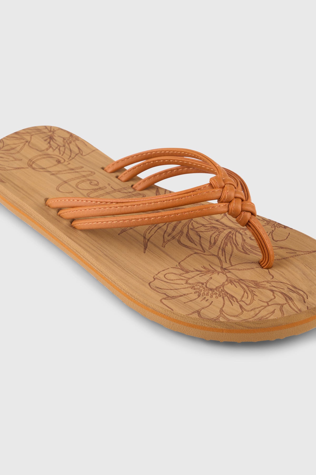 Ditsy Sandalen für Damen, orange mit Blumenmuster in Braun, Nahaufnahme der geknoteten Riemen von schräg oben