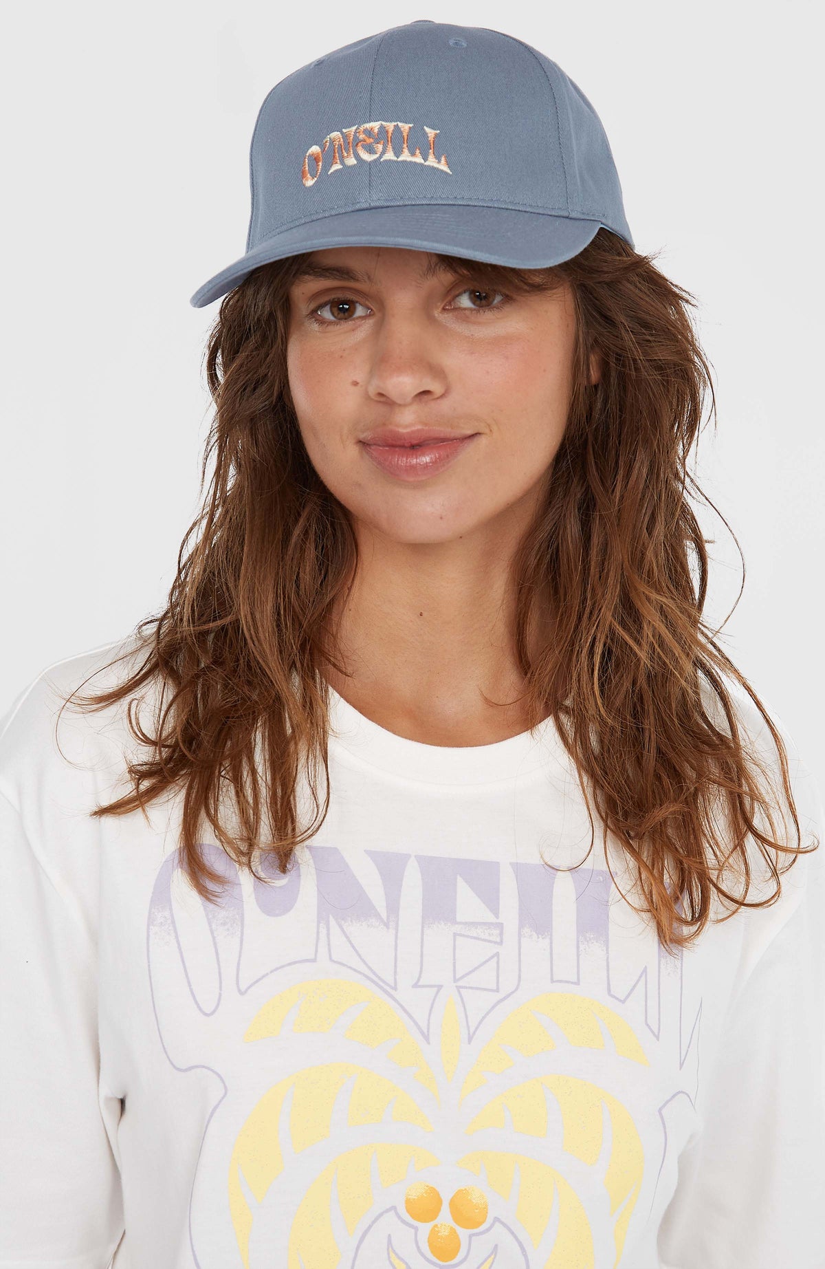 Beach Vintage Cap für Damen, blau, getragen am Model, Vorderansicht