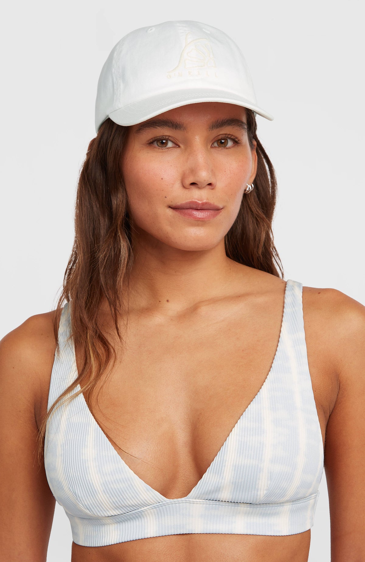 Women of the Wave Cap für Damen, weiß, getragen am Model, Frontalansicht