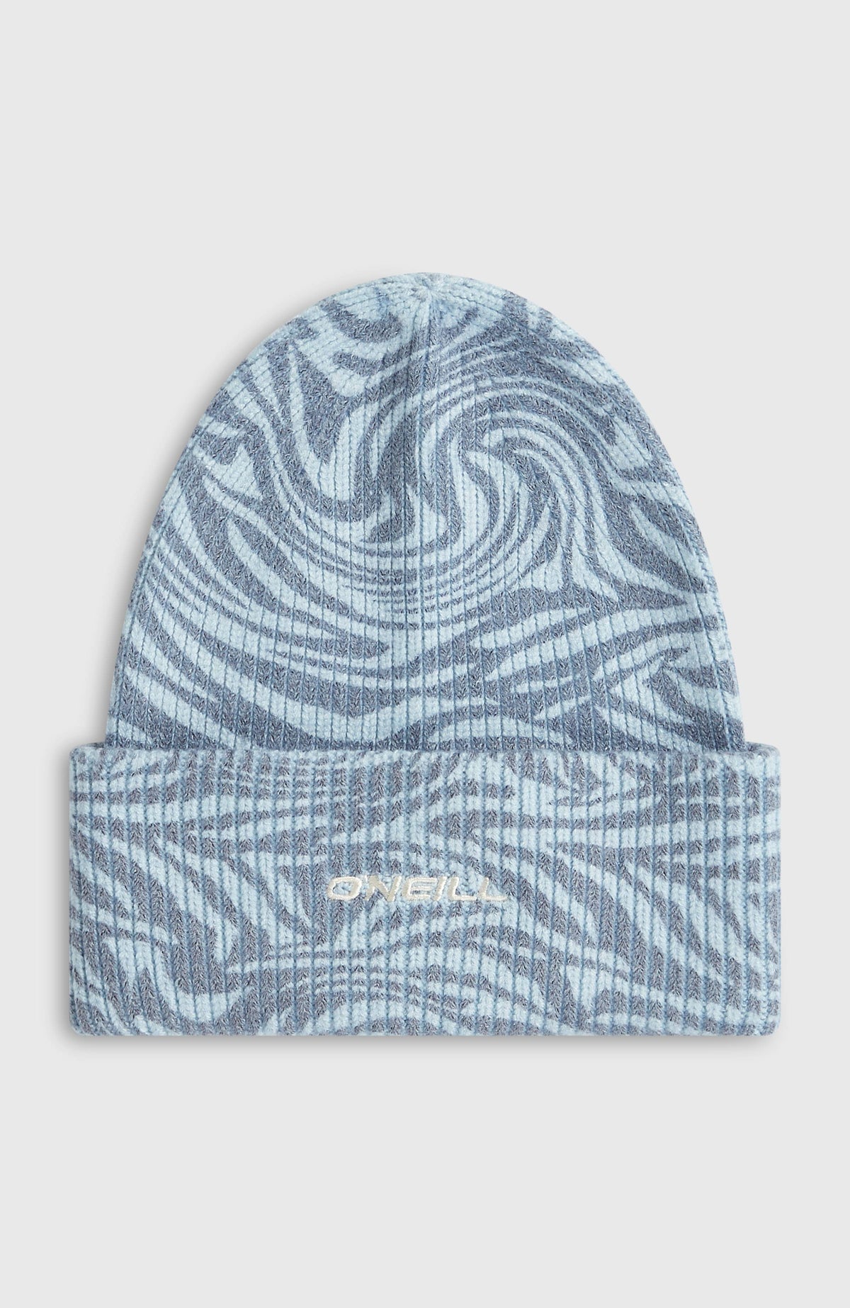 O'Neill FWC'Cruz Beanie für Damen, blau mit Zebramuster in Hellblau, freigestellt von vorne mit Logo-Stickerei am Umschlag