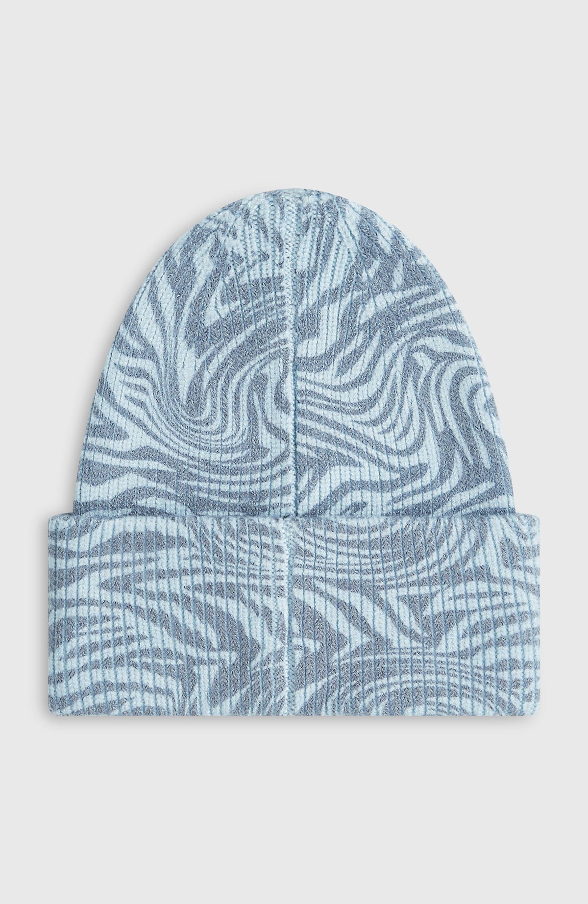 FWC'Cruz Beanie für Damen, blau mit Zebramuster in Hellblau, freigestellt von hinten mit Naht am Umschlag