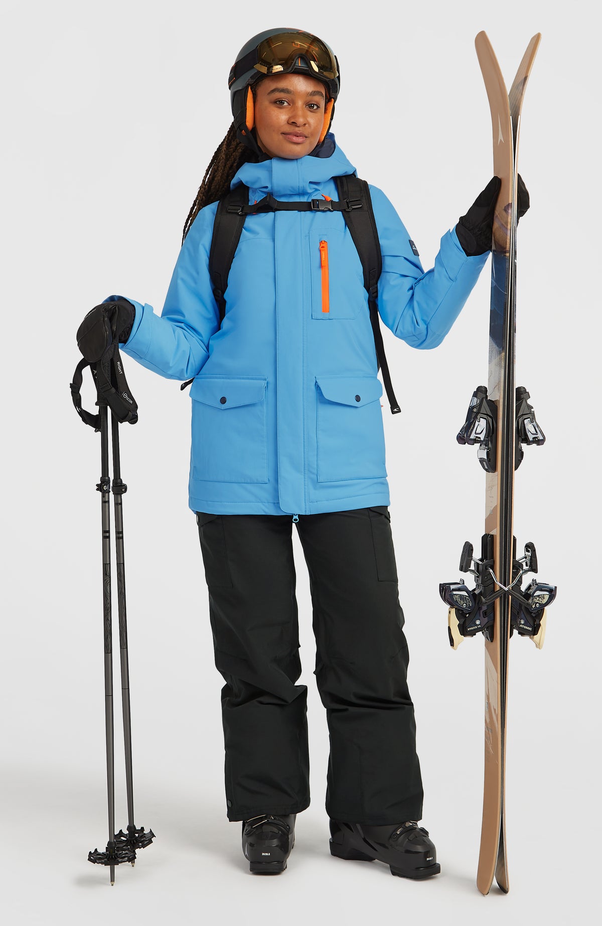 FWC'Peak Skijacke für Damen in Blau, Ganzkörperansicht am Model mit Skiausrüstung
