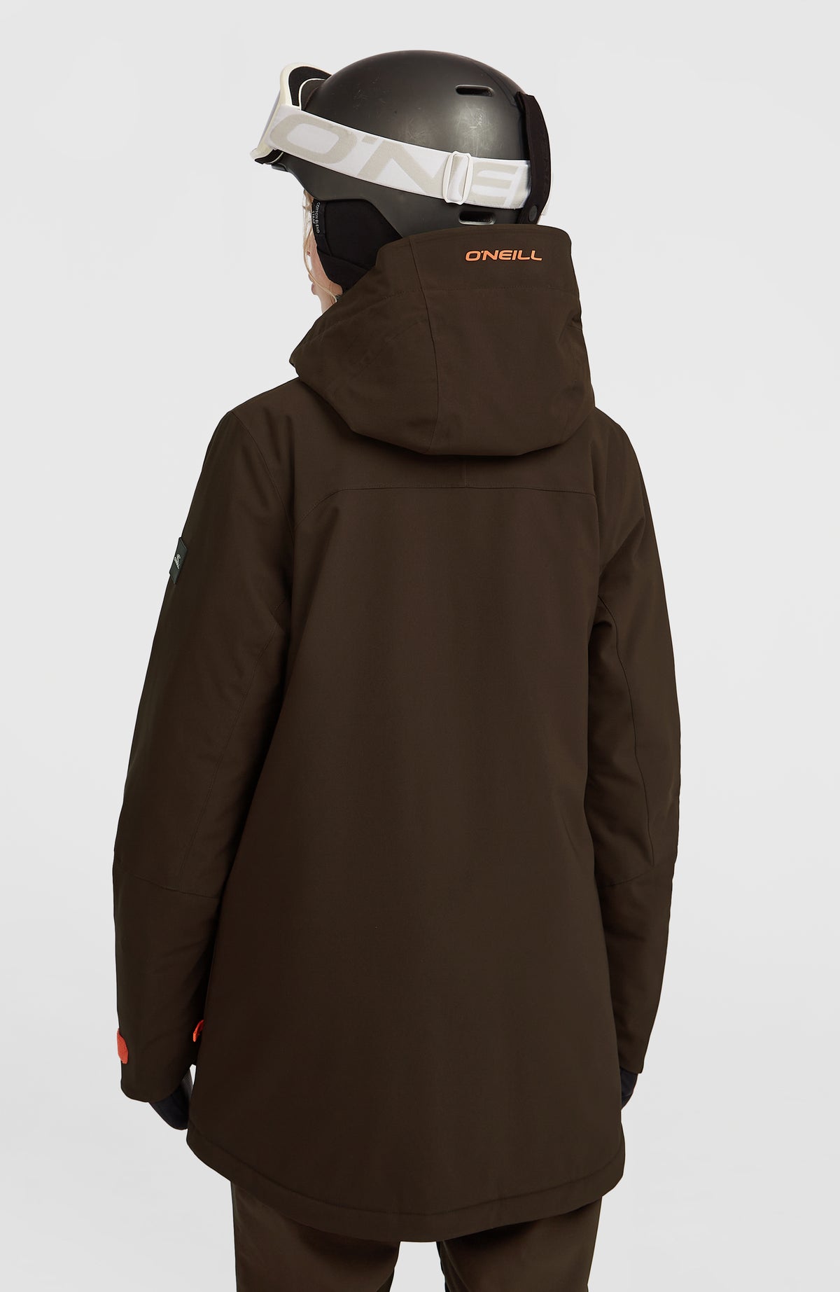 FWC'Peak Skijacke für Damen, braun, Rückansicht am Model mit Logo-Print auf der Kapuze