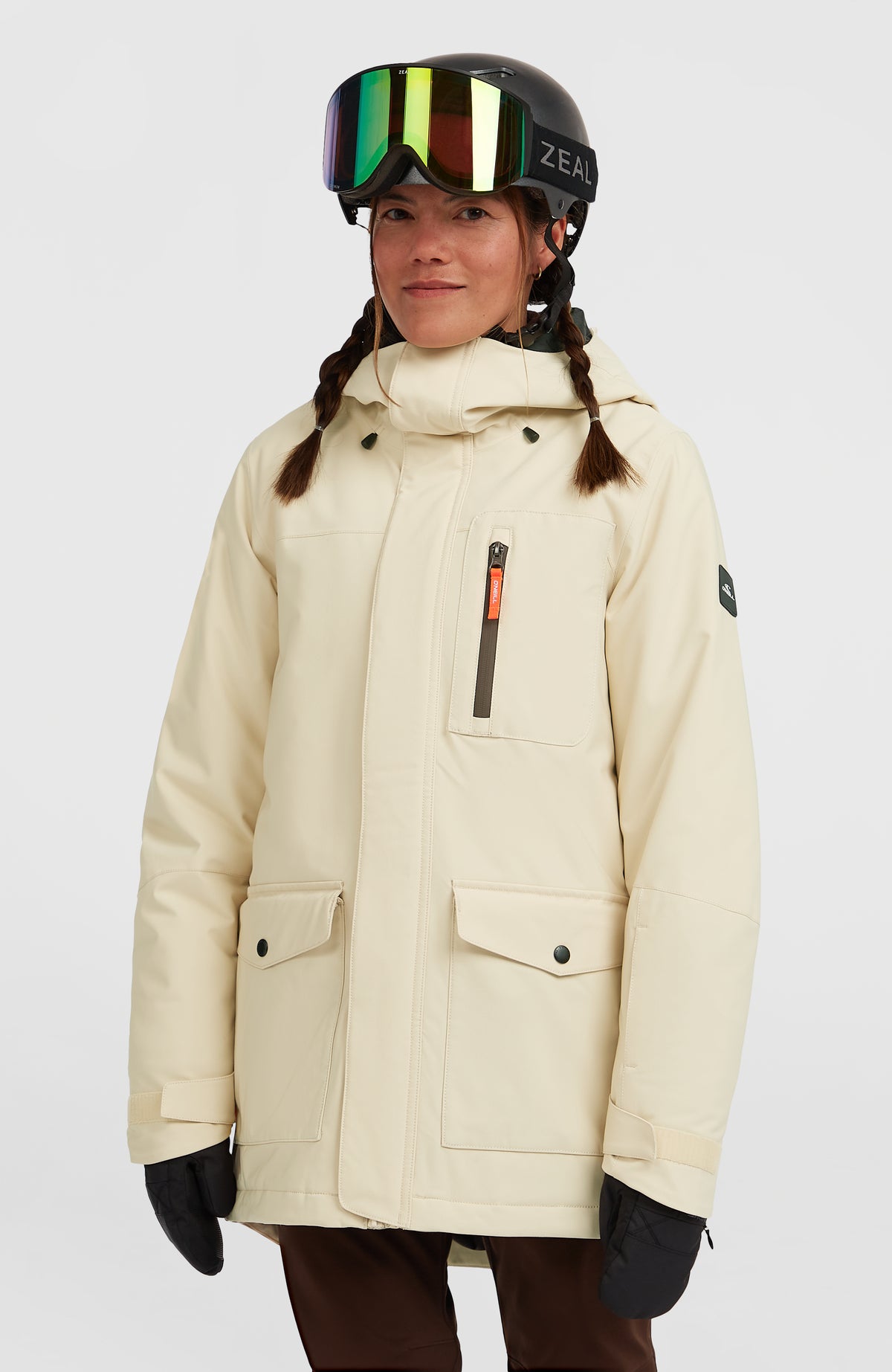O'Neill FWC'Peak Skijacke für Damen, beige, Vorderansicht am Model mit Reißverschlusstasche