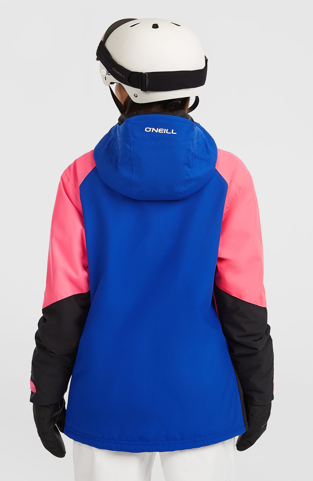 FWC'Play Asymmetric Jacke für Damen, blau, Rückansicht am Model mit Logo auf der Kapuze