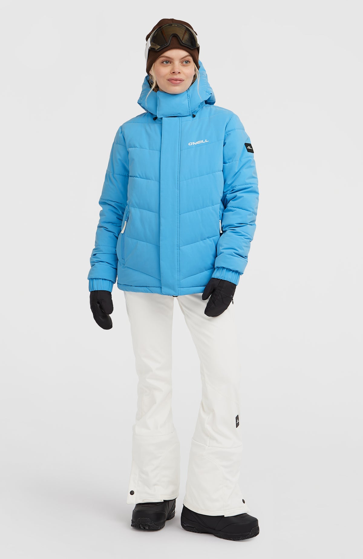 Gesteppte FWC'Cruz Hybrid-Skijacke in Blau für Damen, Ganzkörperansicht am Model von vorne