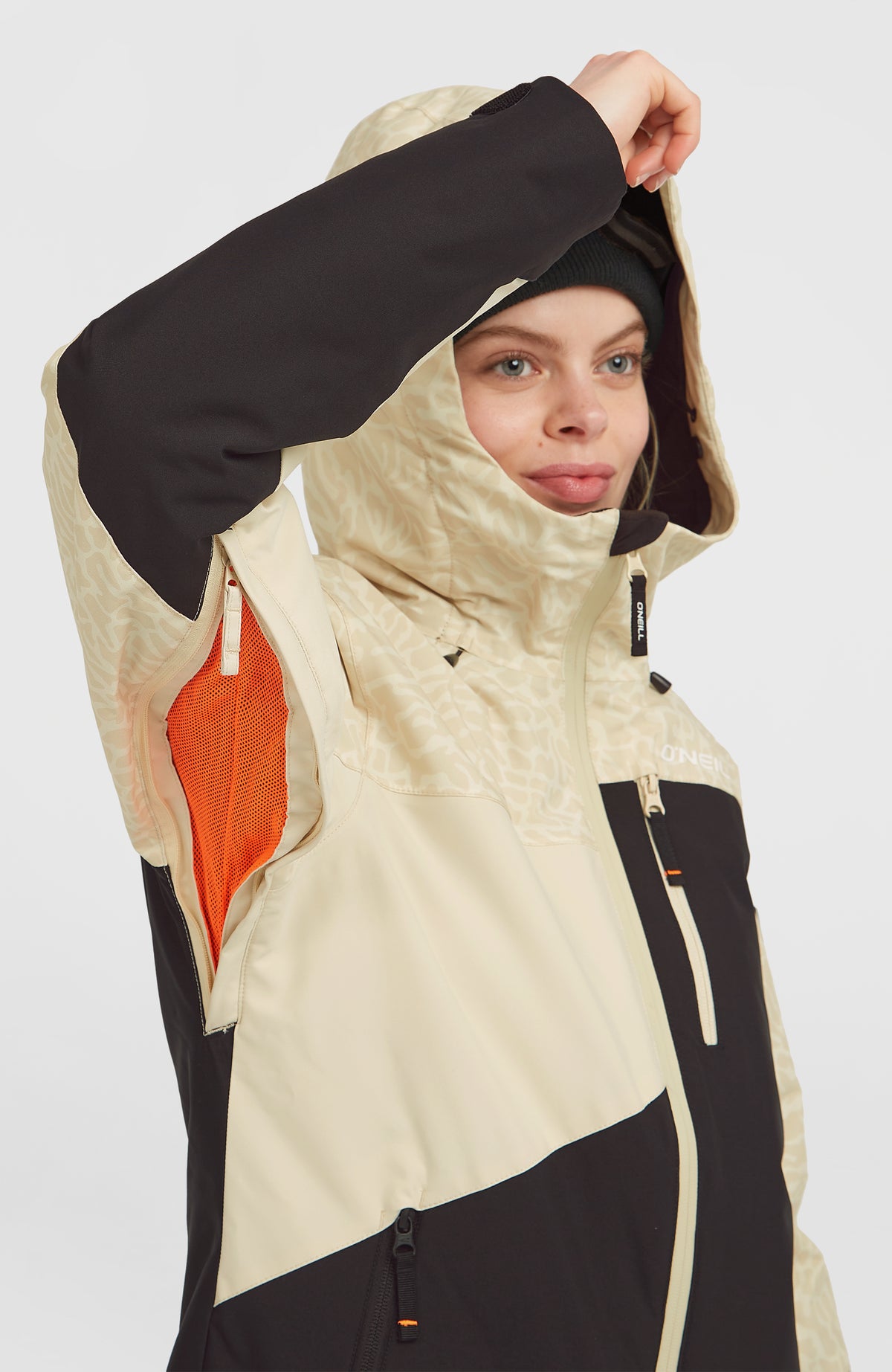 FWC'Cruz Triple Skijacke, beige mit Tiermuster in Hellbeige, Belüftungsreißverschluss unter dem Ärmel