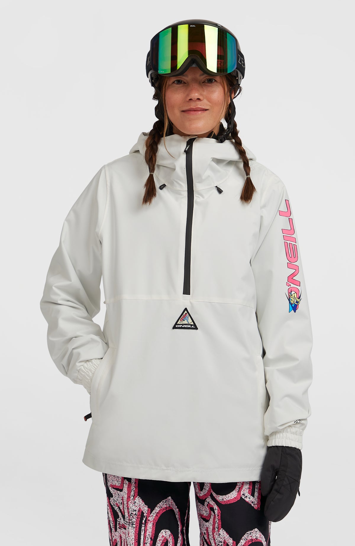 O'Neill FWC'Play Park Anorak Ski- und Snowboardjacke für Damen, weiß, getragen am Model, Vorderansicht