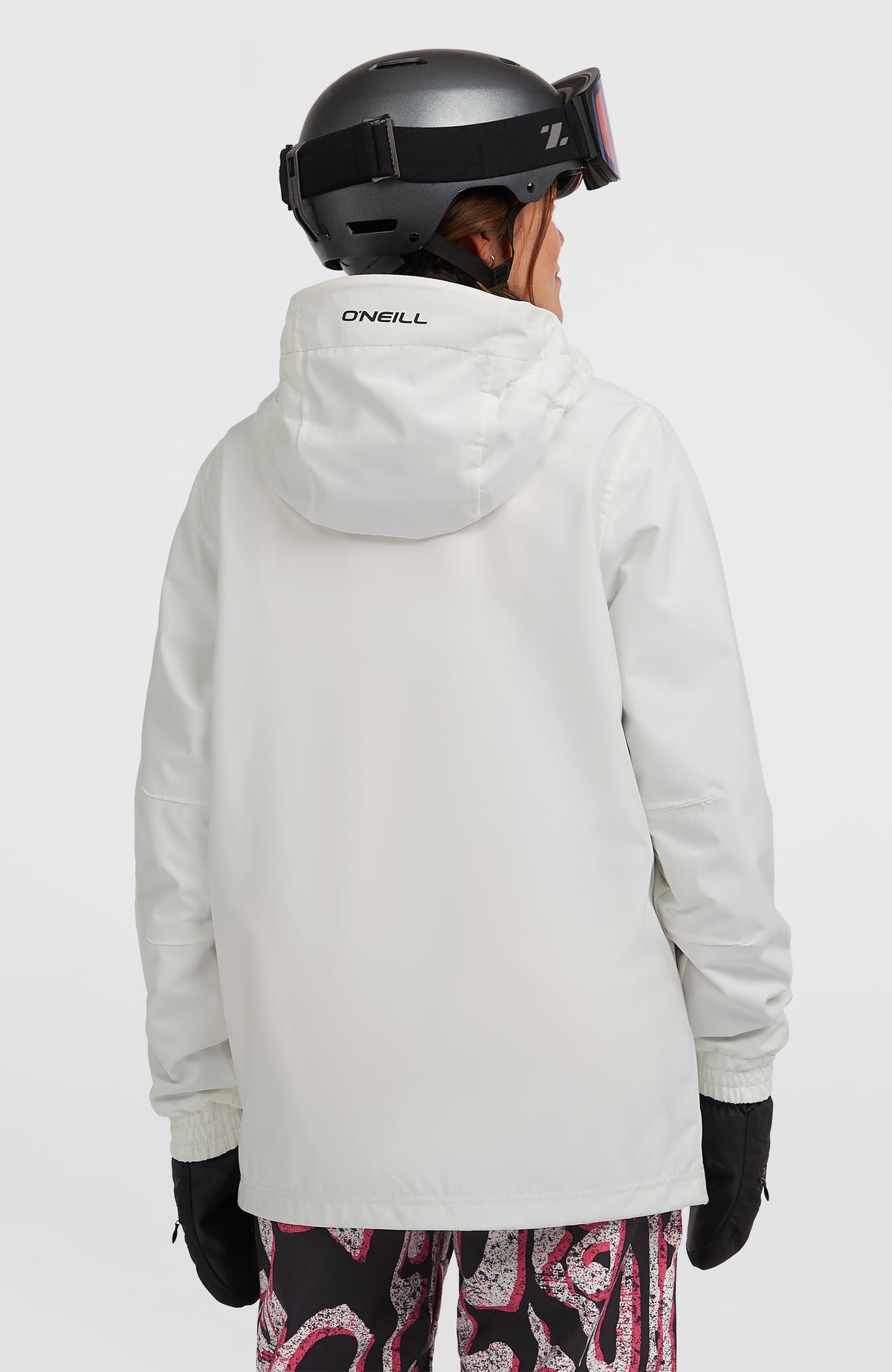 FWC'Play Park Ski- und Snowboardjacke für Damen, weiß, Rückansicht am Model mit Kapuze