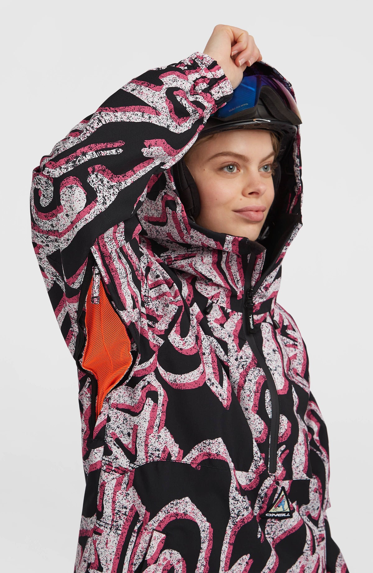 FWC'Play Park Ski- und Snowboardjacke, weiß mit Grafikmuster in Schwarz und Pink, Belüftungsreißverschluss am Ärmel