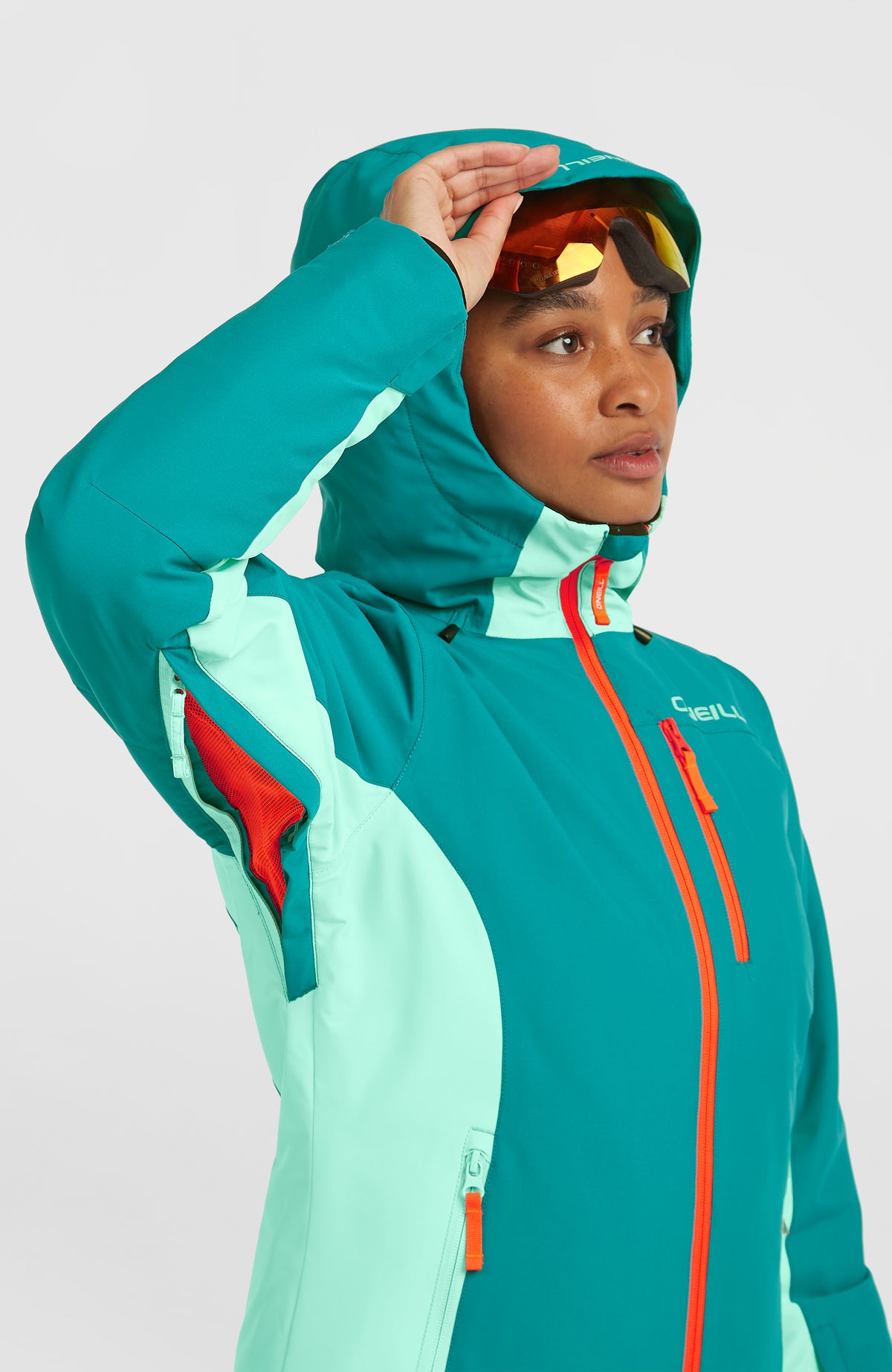 FWC'Cruz Duo Skijacke für Damen, blau, Nahaufnahme mit geöffnetem Belüftungsreißverschluss am Model