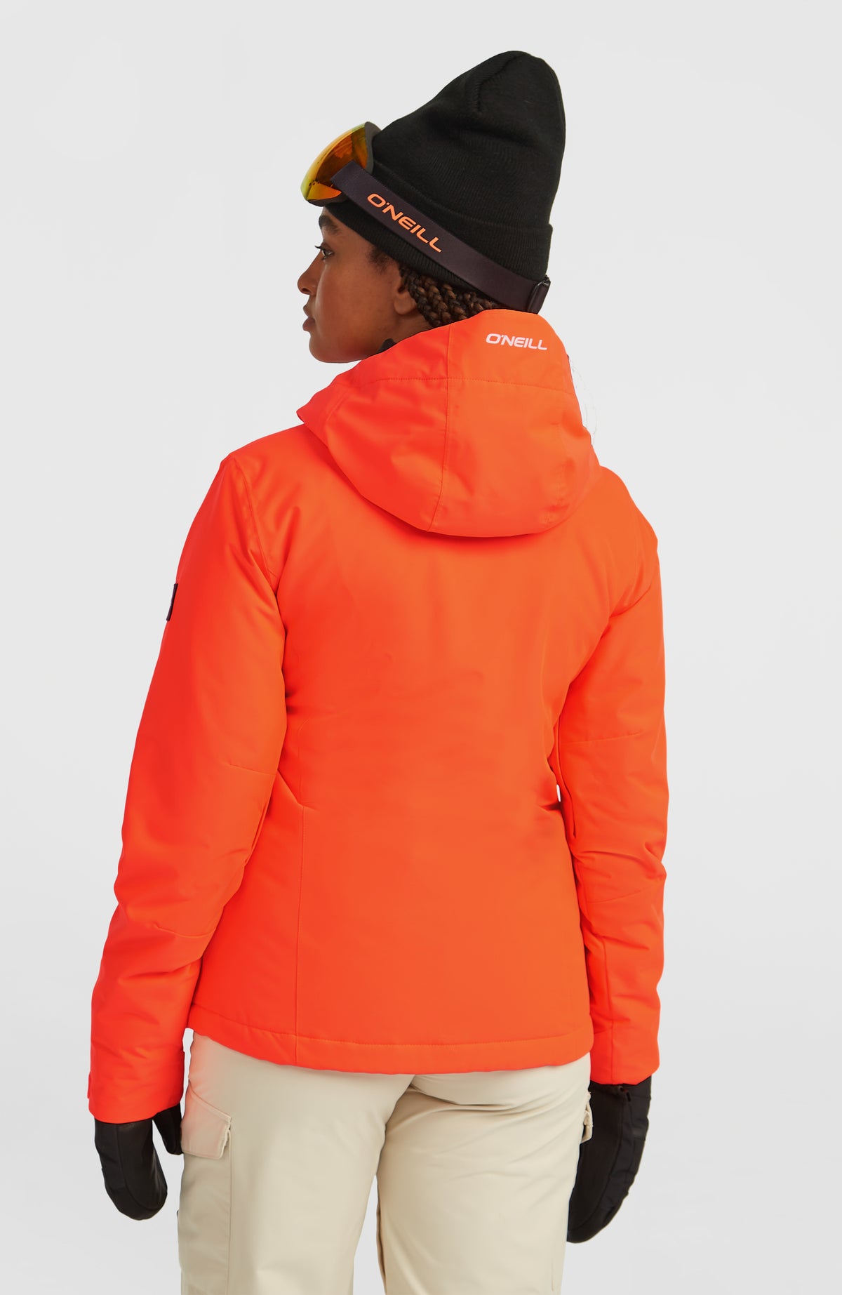 FWC'Cruz Skijacke für Damen, rot, Rückansicht am Model mit Kapuze und Logo-Print