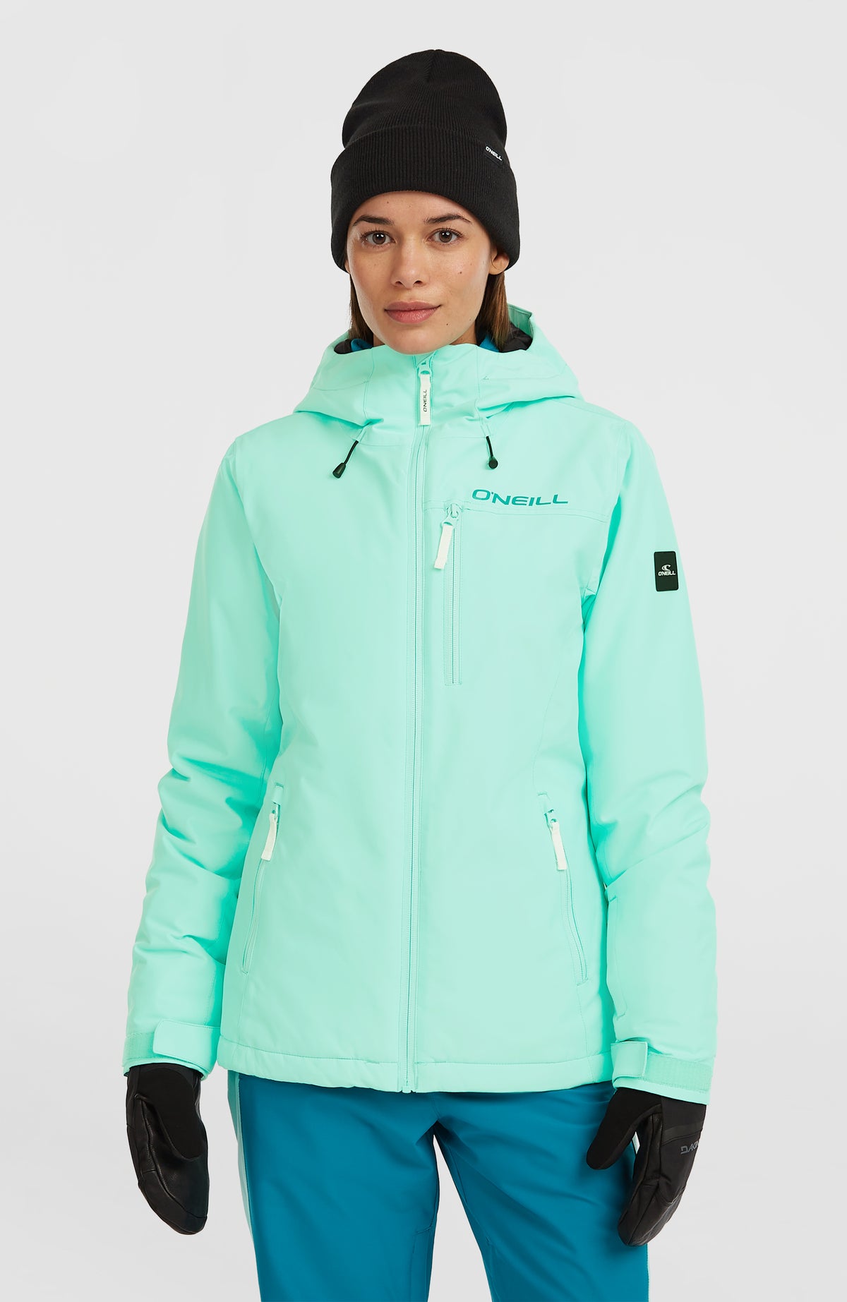 O'Neill FWC'Cruz Skijacke für Damen, grün, Vorderansicht am Model mit Reißverschluss und Kapuze