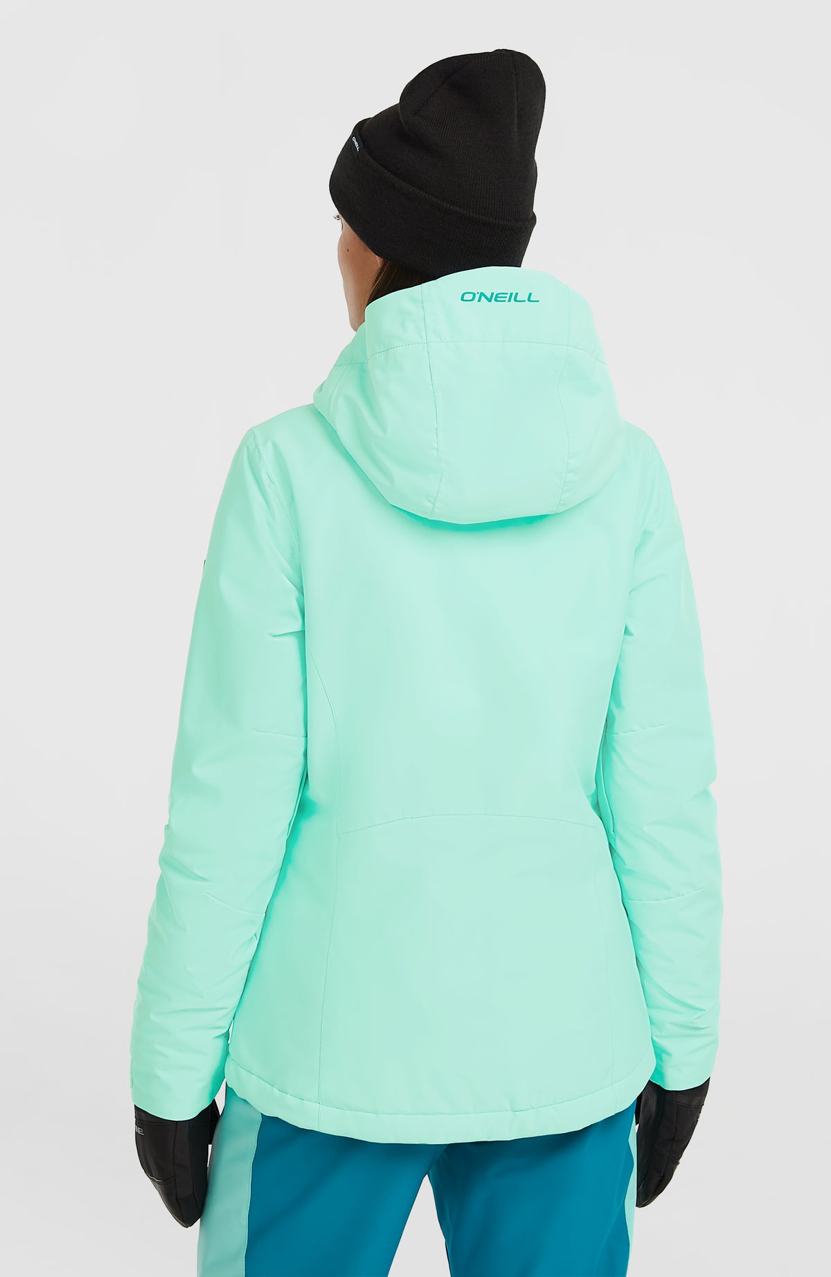 FWC'Cruz Skijacke für Damen, grün, Rückansicht am Model mit Kapuze und Logo-Schriftzug