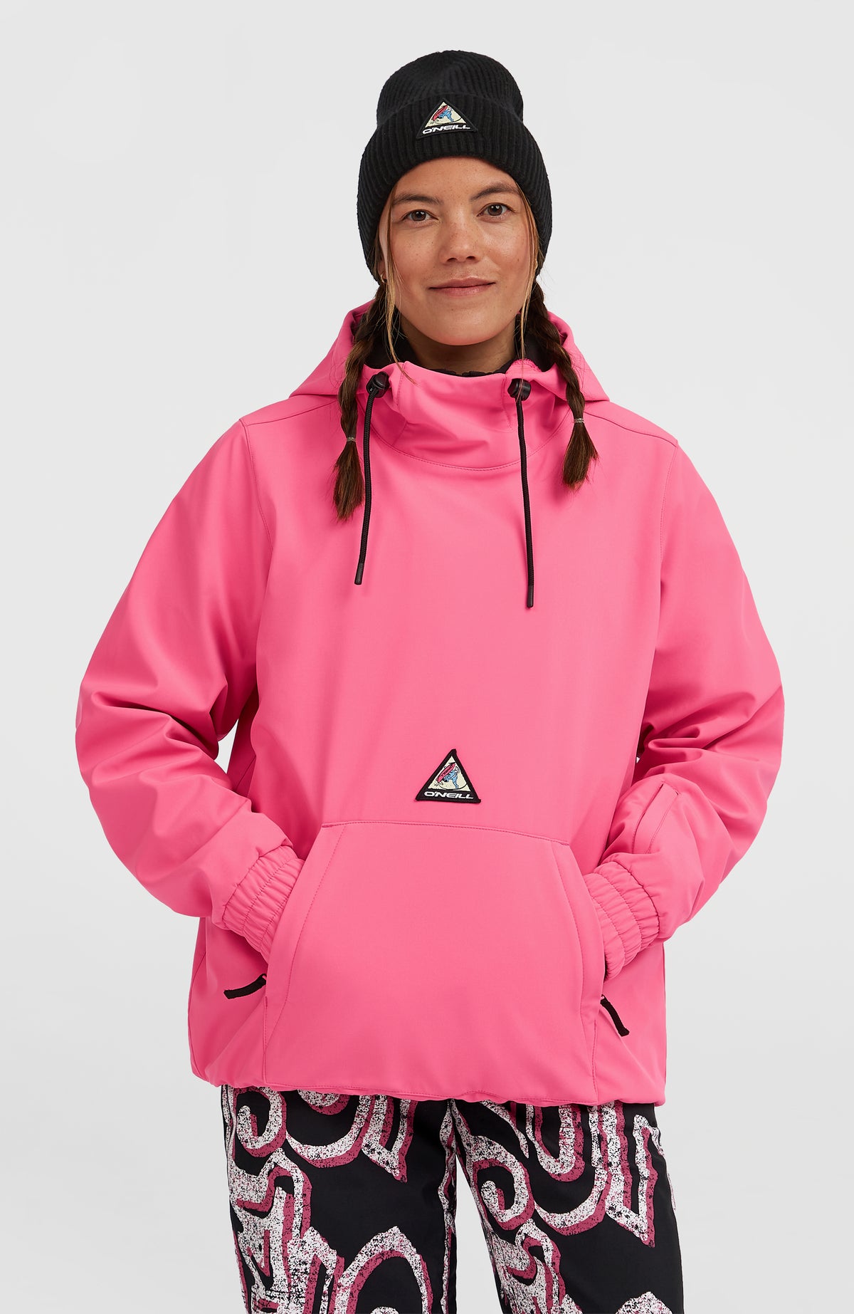 O'Neill FWC'Play Softshell-Hoodie für Damen, pink, Vorderansicht am Model mit Kängurutasche