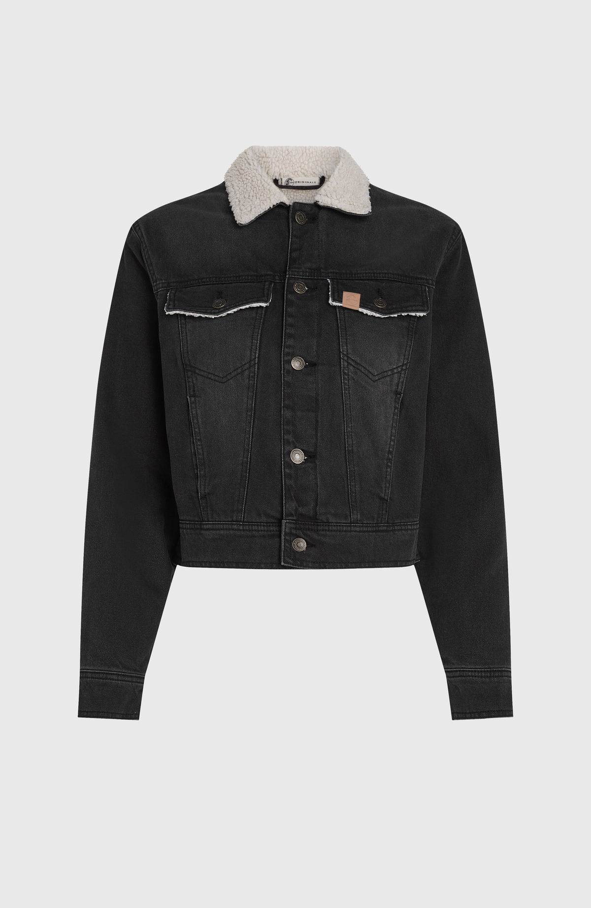 O'Riginals Jeansjacke für Damen in Schwarz, freigestellt von vorne mit Kontrastkragen und Knopfleiste