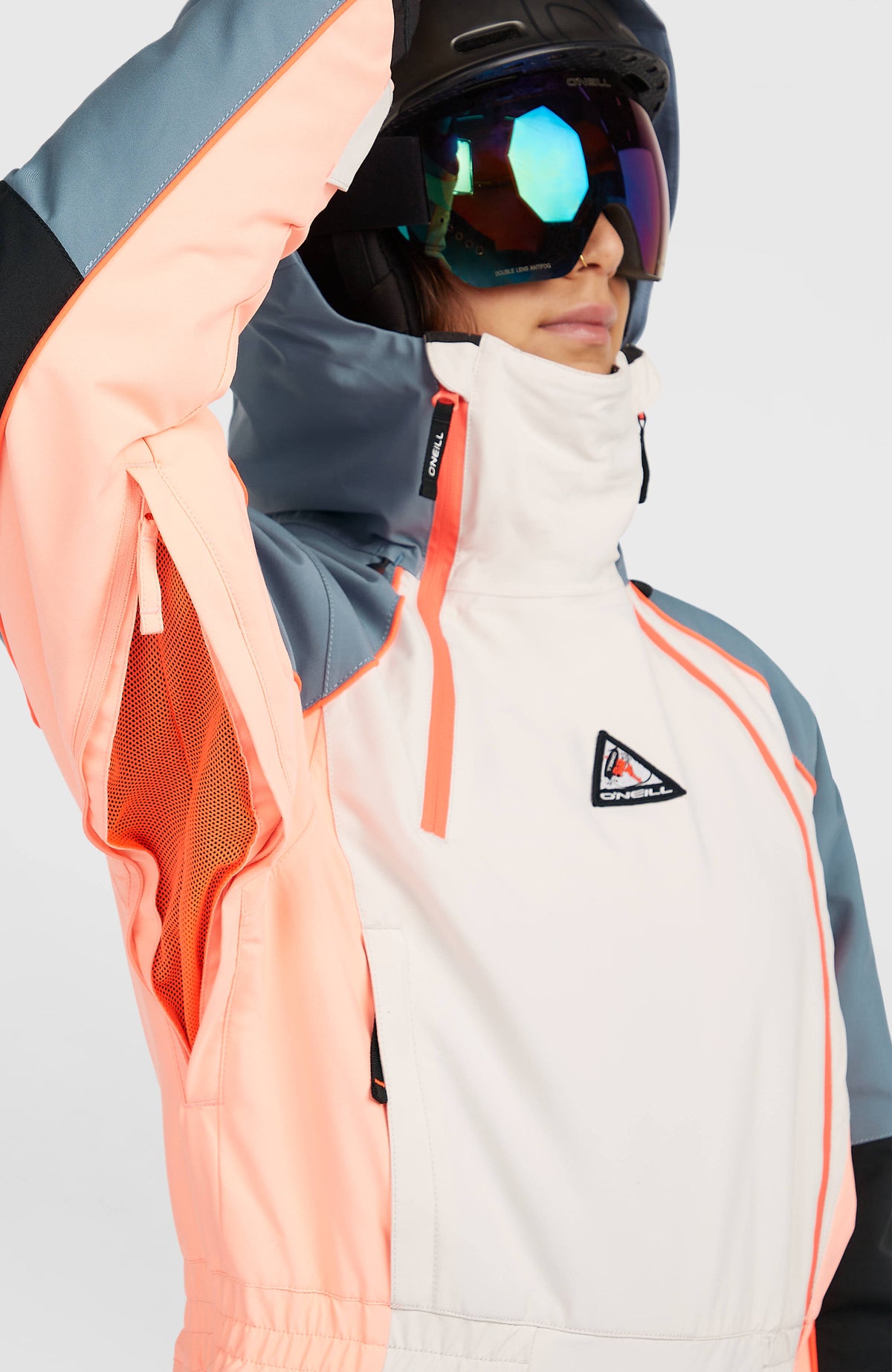 FWC'Play Overall für Damen, blau, Detailansicht des geöffneten Belüftungsreißverschlusses am Ärmel