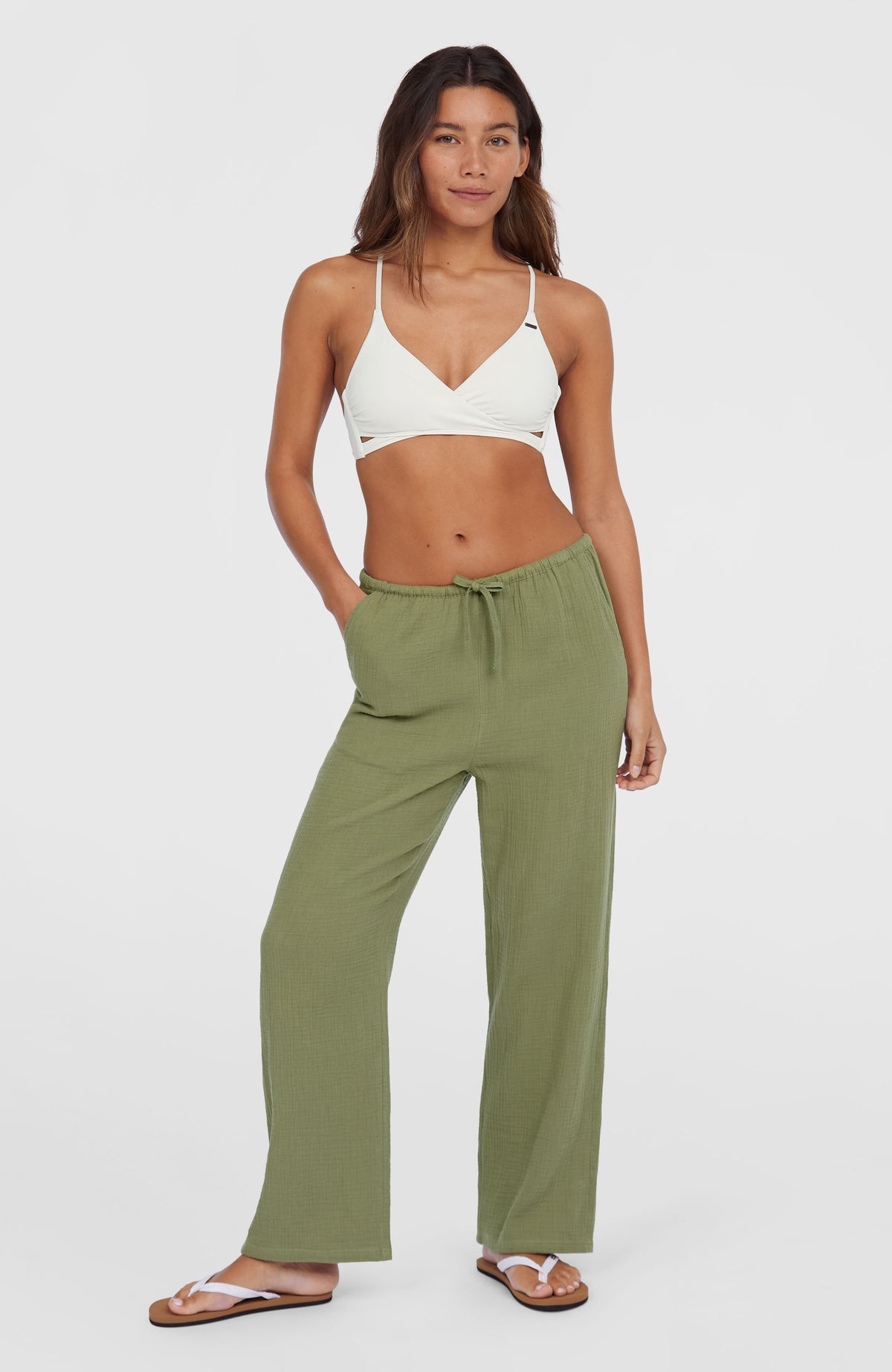 O'Neill Brenda Hose für Damen in Grün, Vorderansicht am Model mit elastischem Bund und Kordelzug