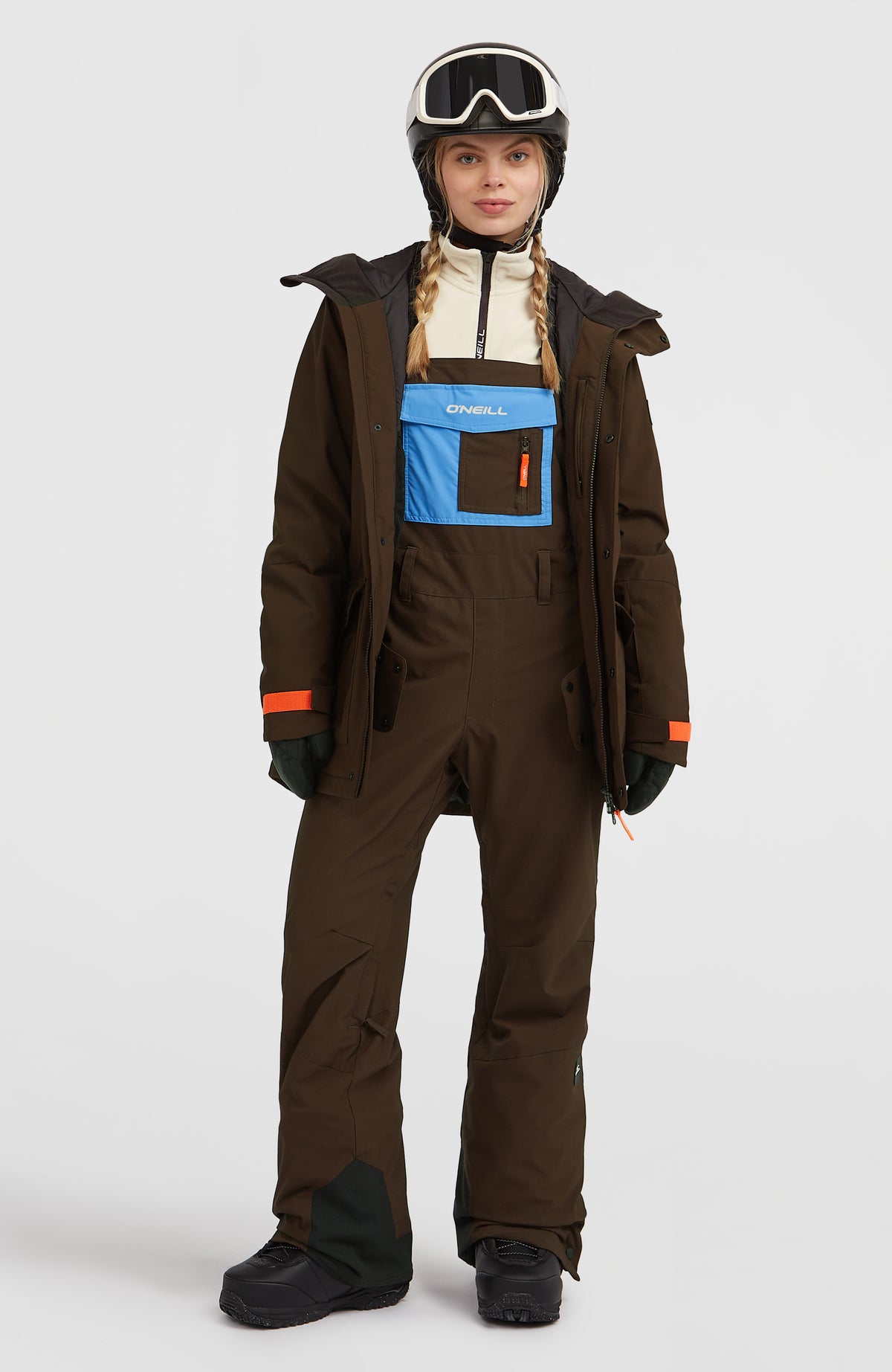 FWC'Peak Bib Skihose für Damen, braun, Vorderansicht getragen am Model in Kombination mit brauner Skijacke