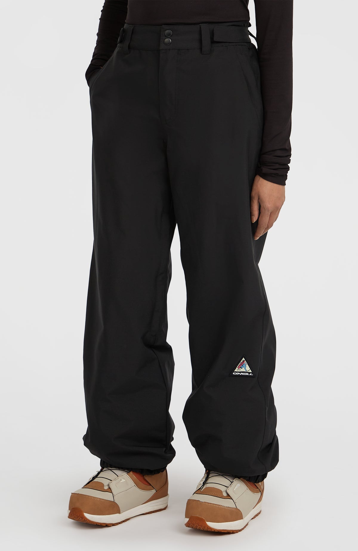 O'Neill FWC'Play Ski- und Snowboardhose für Damen in Schwarz, Vorderansicht am Model