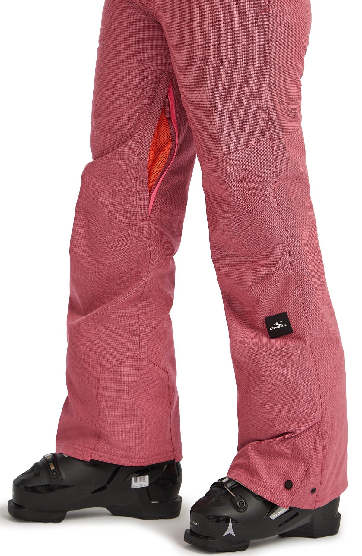 Nahaufnahme des Belüftungsreißverschlusses der pinken FWC'Cruz Melange Skihose