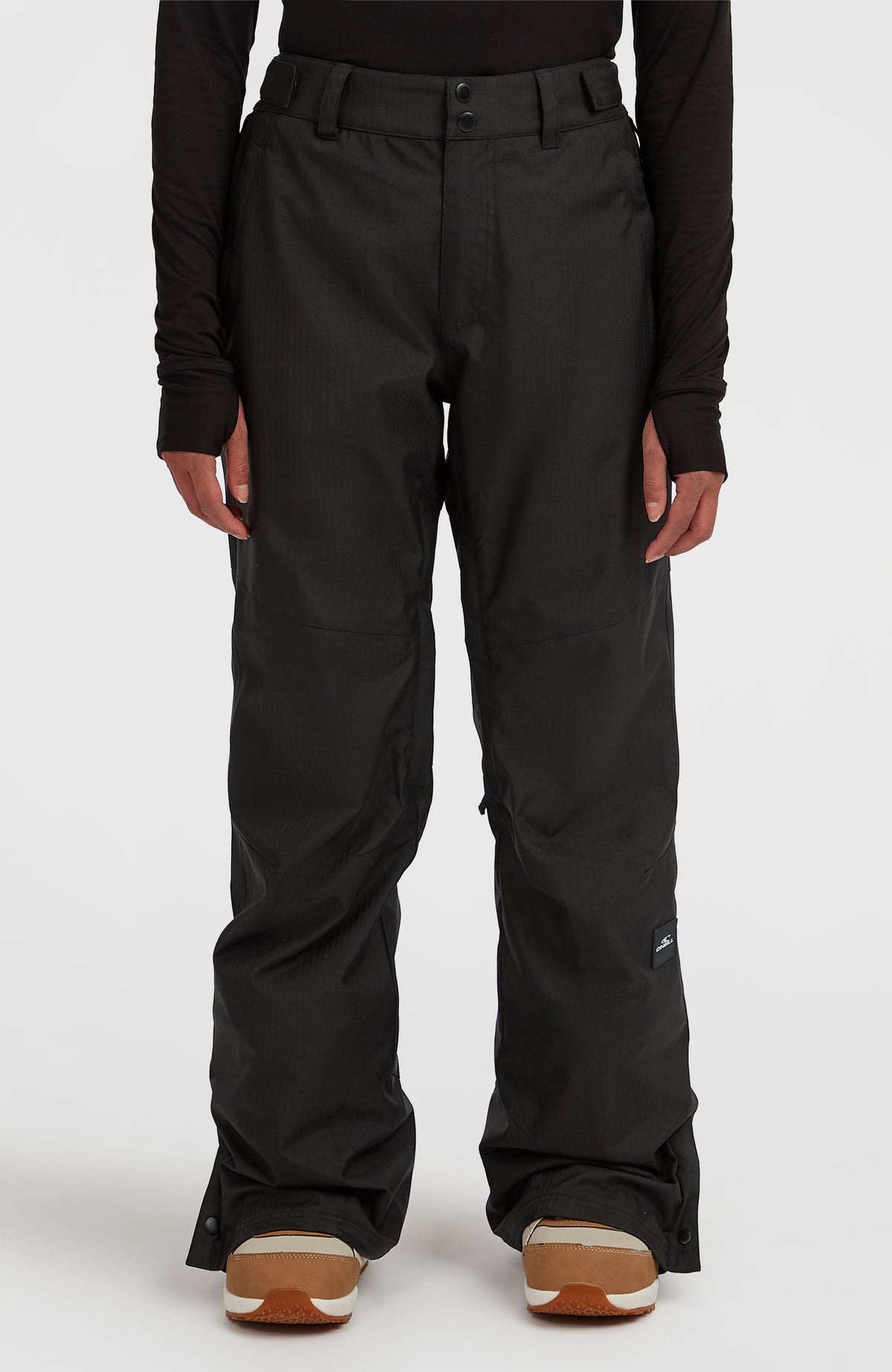 O'Neill FWC'Cruz Melange Skihose für Damen, grau, Vorderansicht am Model mit Druckknöpfen am Bund