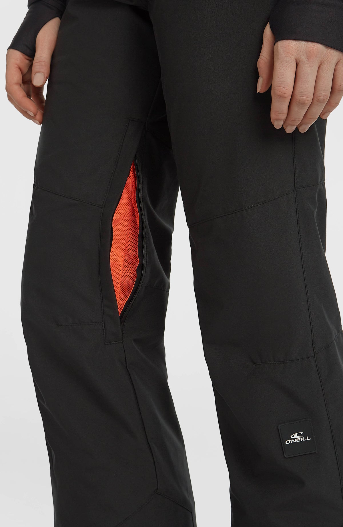 FWC'Cruz Slim Skihose, schwarz, Nahaufnahme des Belüftungsreißverschlusses mit Mesh-Einsatz
