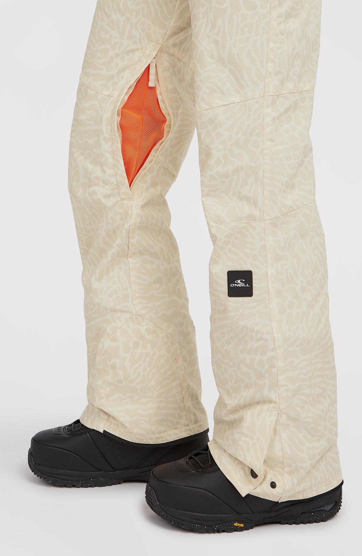 FWC'Cruz Slim Skihose, beige, Detailansicht des Belüftungsreißverschlusses mit orangefarbenem Mesh