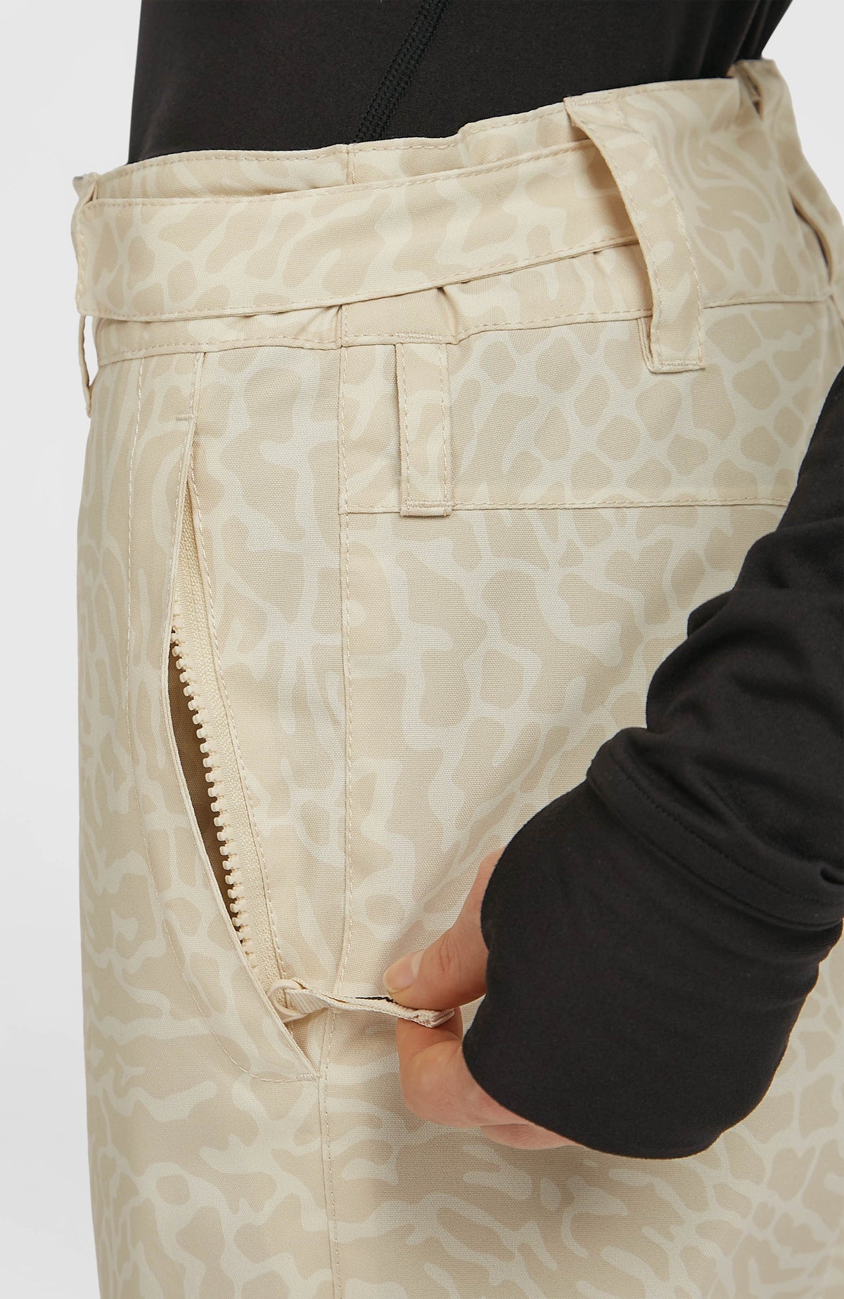 FWC'Cruz Slim Skihose, beige, Nahaufnahme der seitlichen Reißverschlusstasche und des Bunds
