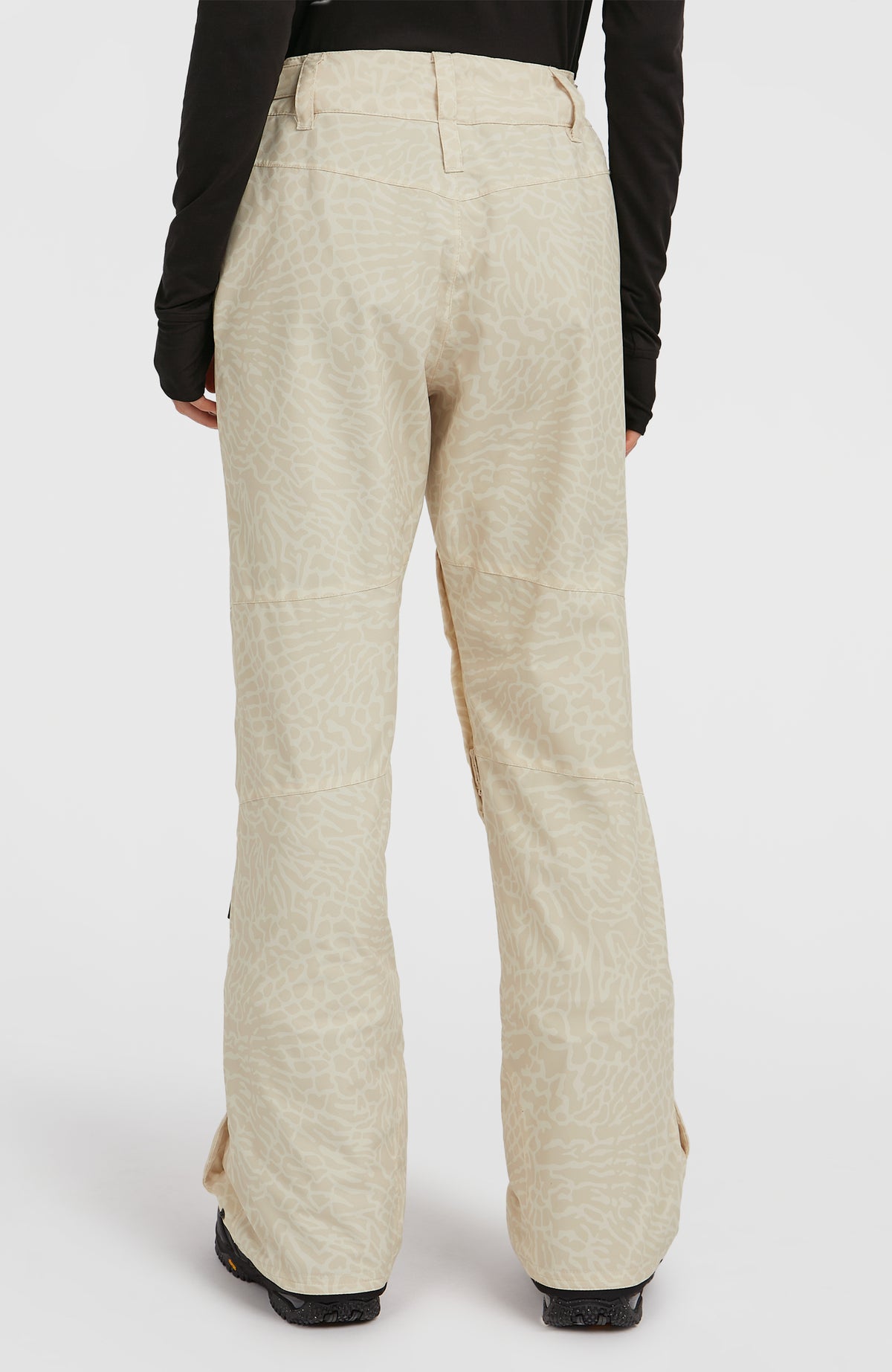 FWC'Cruz Slim Skihose für Damen, beige mit Animal-Print in Cremeweiß, Rückansicht am Model