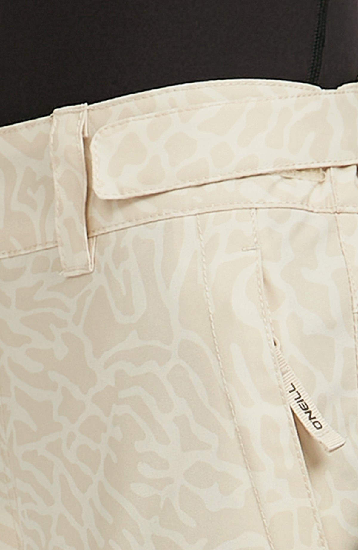 FWC'Cruz Slim Skihose, beige, Detailaufnahme des verstellbaren Bunds und des Logo-Zippers