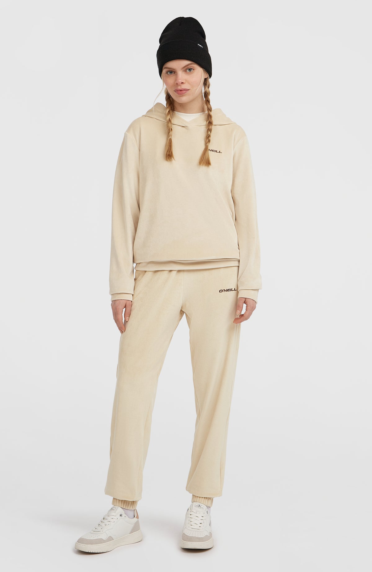 O'Neill FWC'Cruz Velour Jogginghose für Damen, beige, Vorderansicht am Model