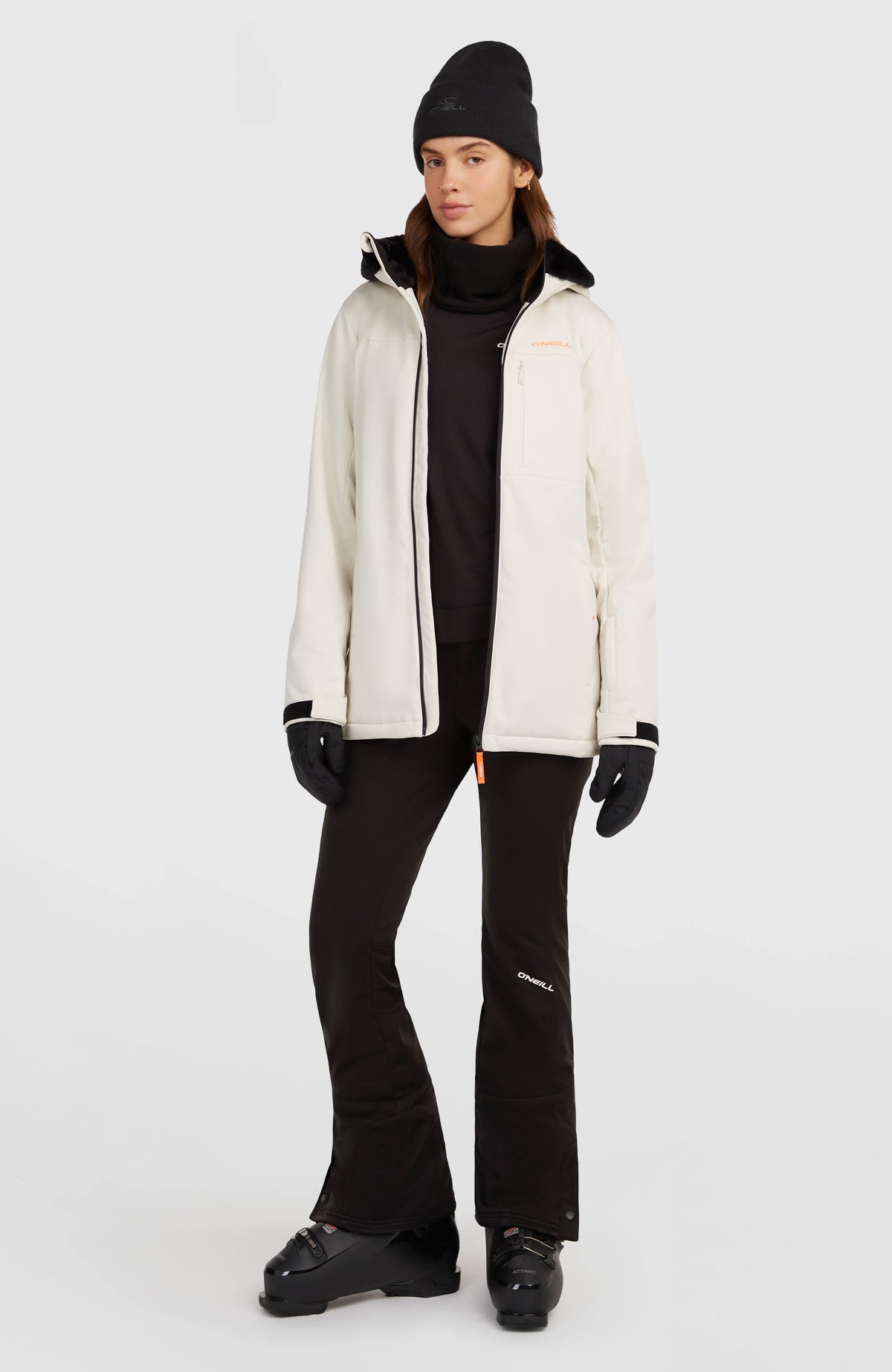 FWC'Cruz Softshell-Skihose für Damen in Schwarz, Ganzkörperansicht am Model im Outfit