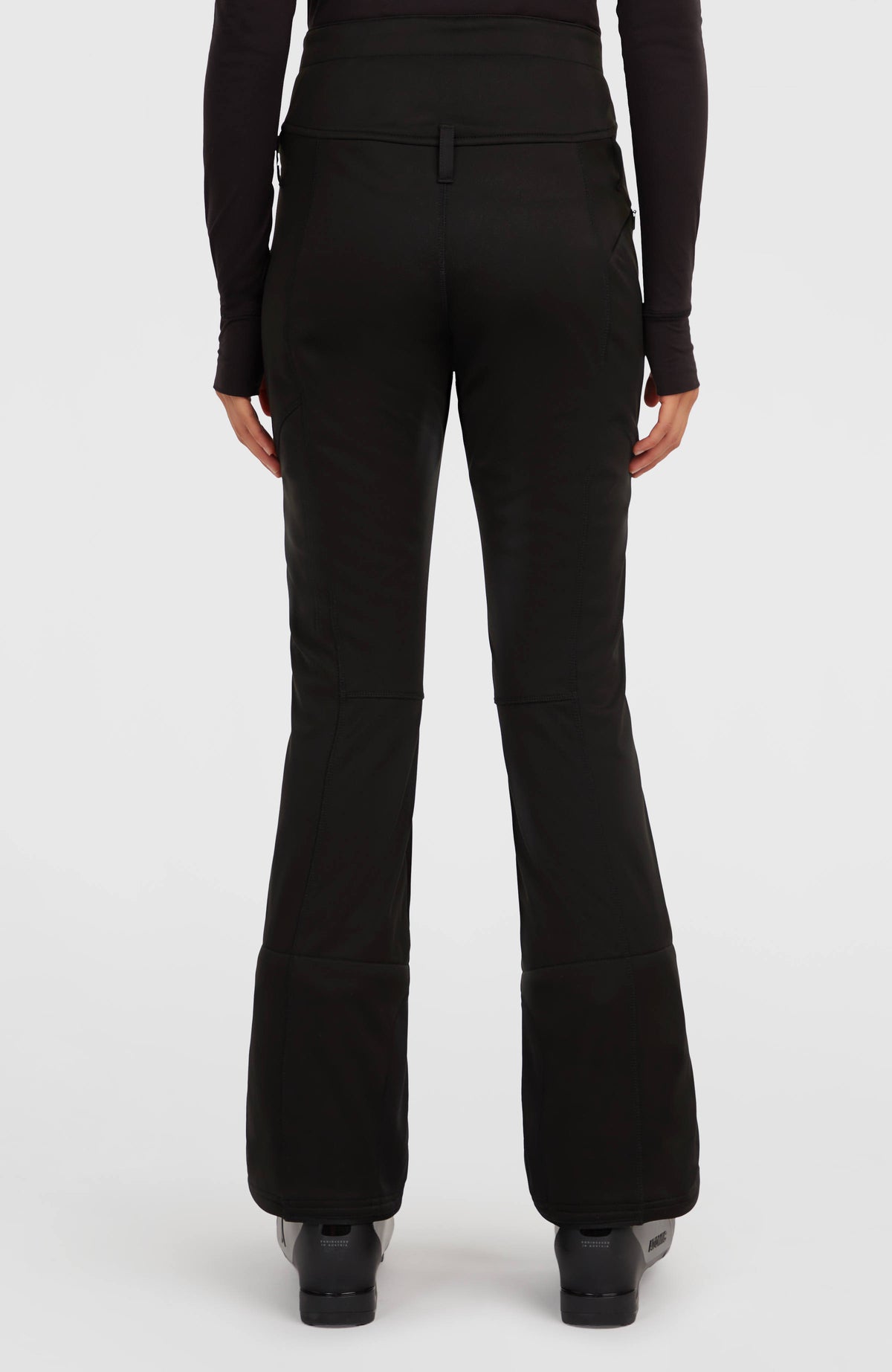 FWC'Cruz Softshell-Skihose für Damen in Schwarz, Rückansicht am Model